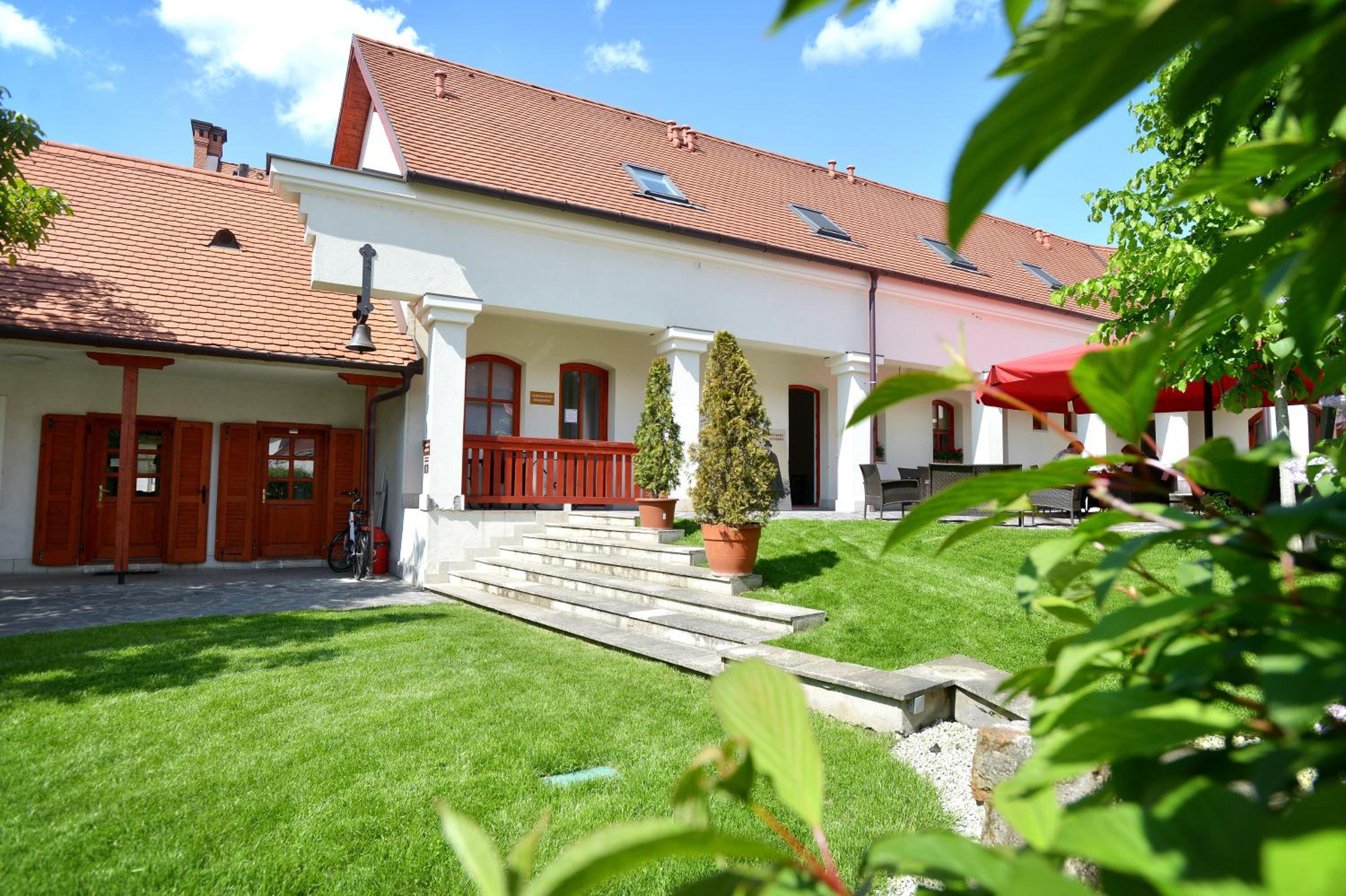 Servita Udvarház Eger view 3