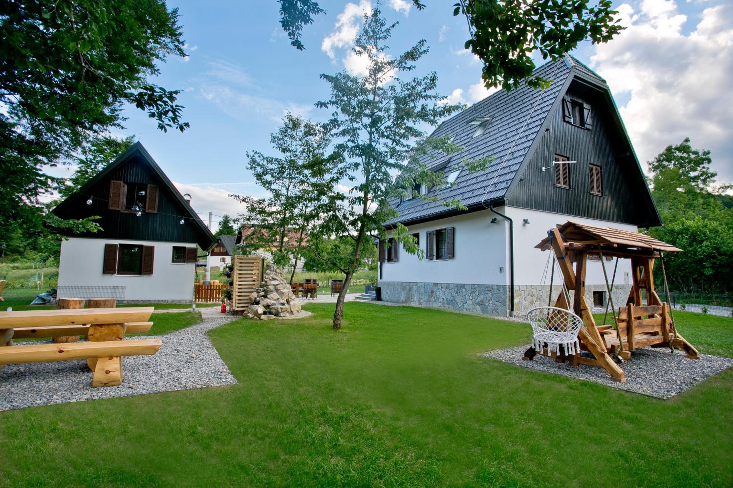 Hotel B&B Plitvice Holiday Lodge - Image 1