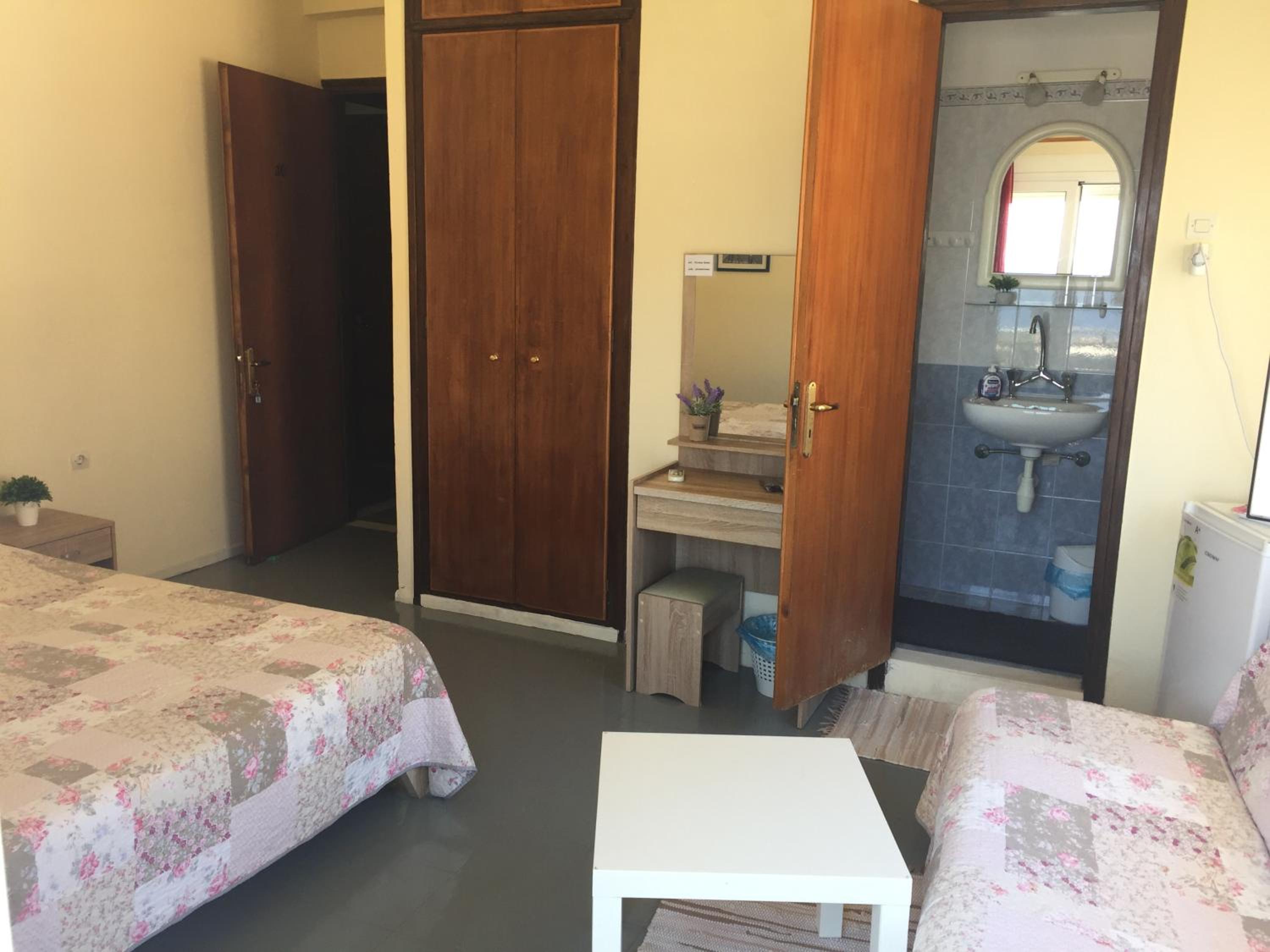 Platanos Rooms