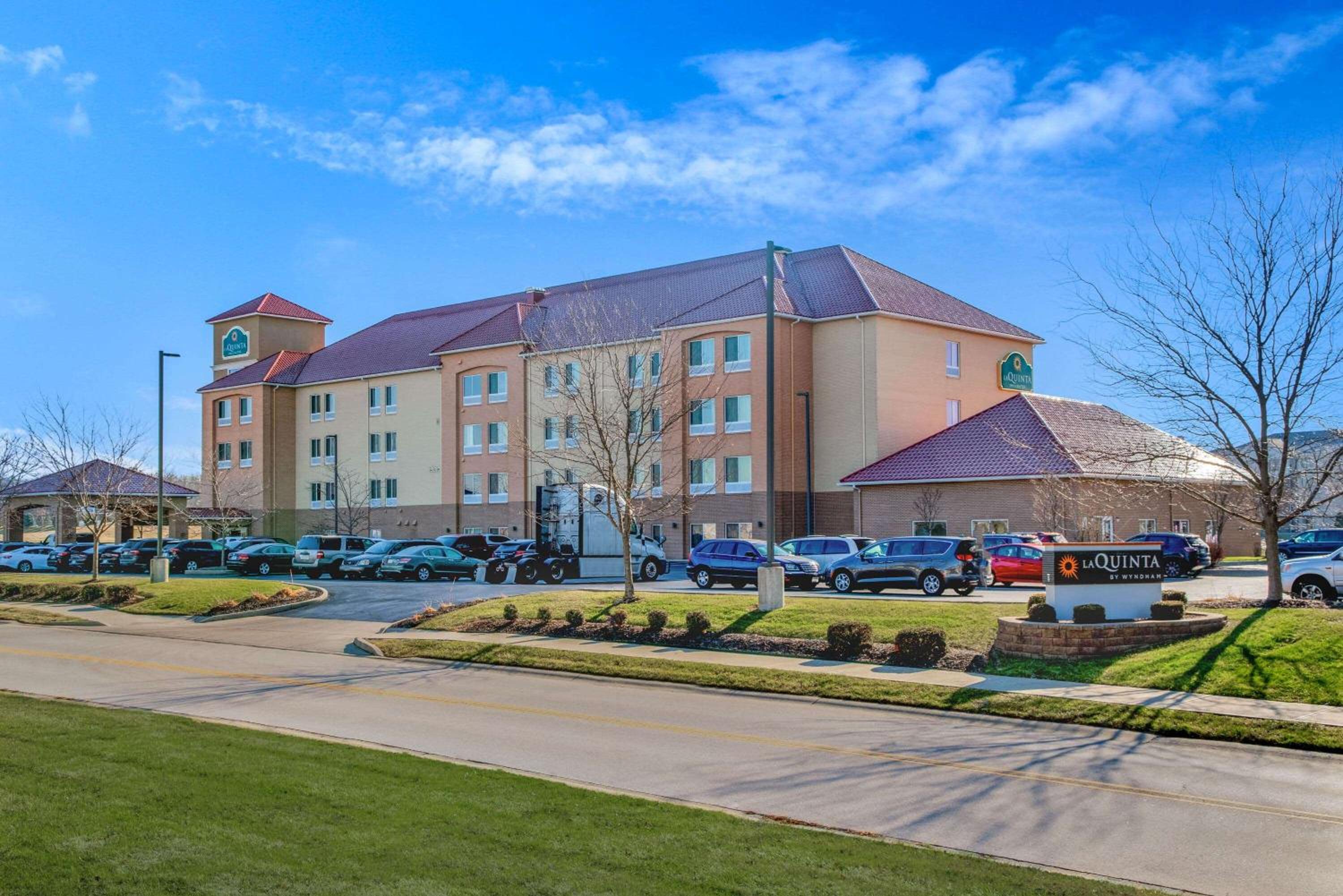 Hotel La Quinta by Wyndham Indianapolis Airport Plainfield