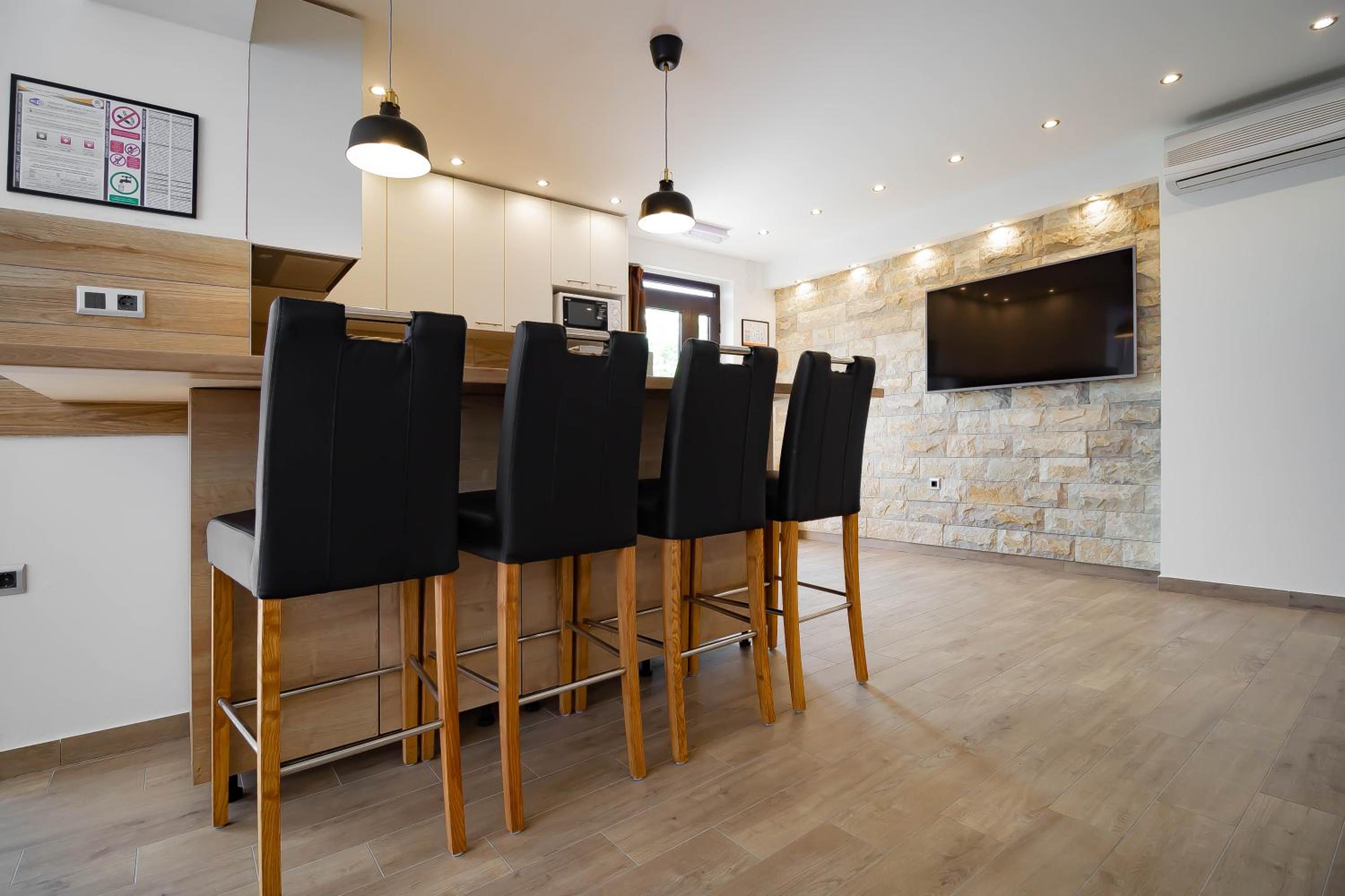 Apartments Marinici Rijeka - with Private Parking