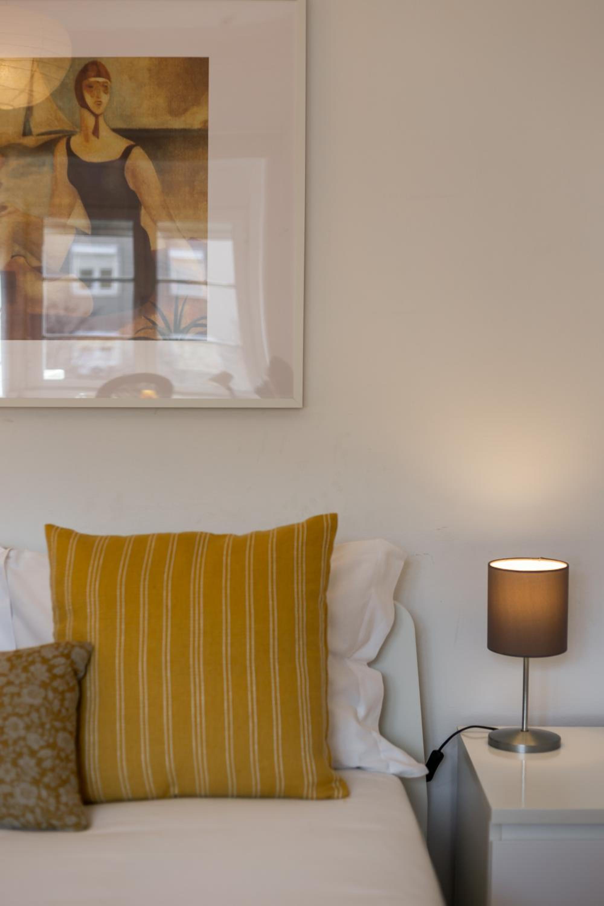 Hip and Spacious TM Flat in Areeiro view 3