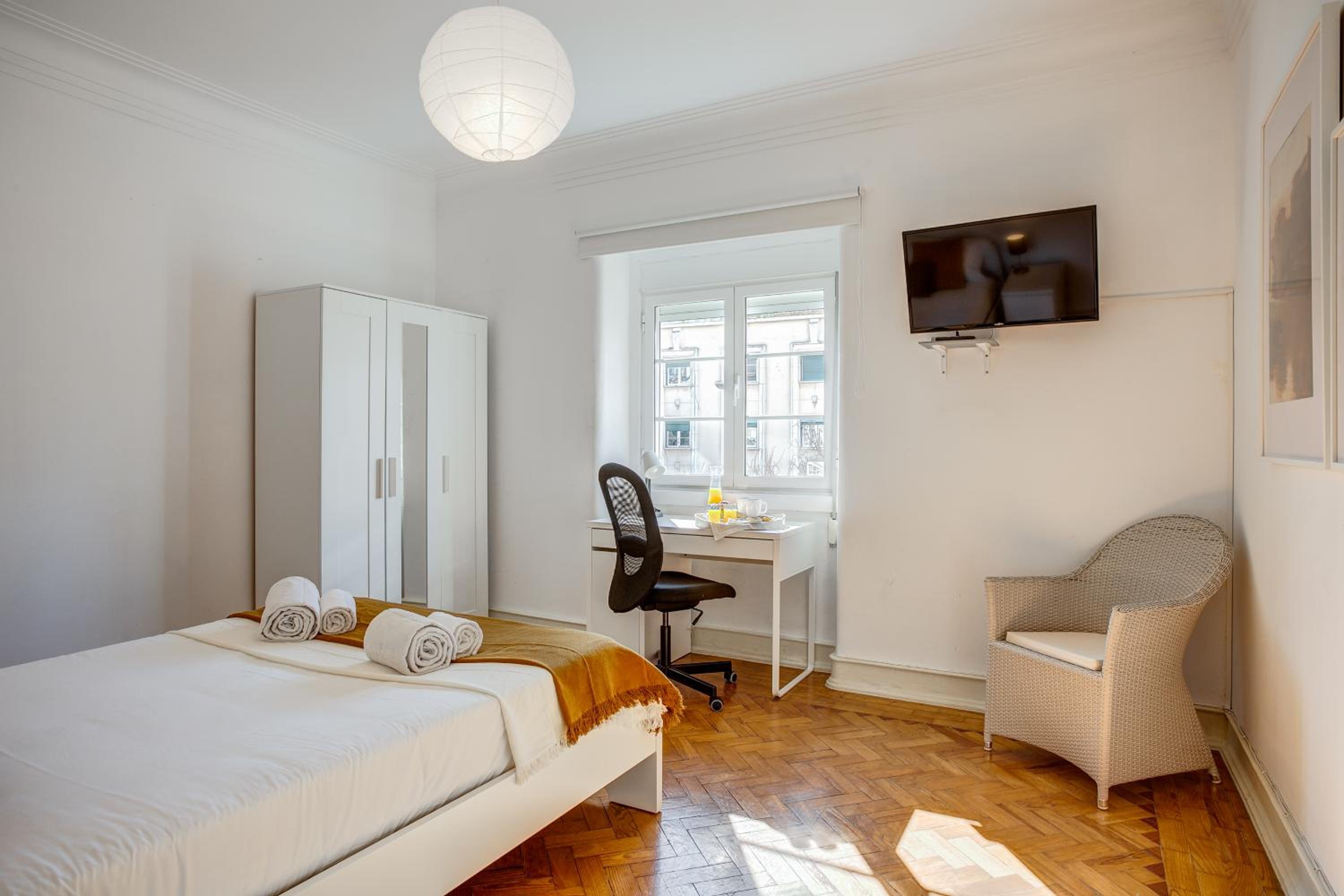 Hip and Spacious TM Flat in Areeiro view 5