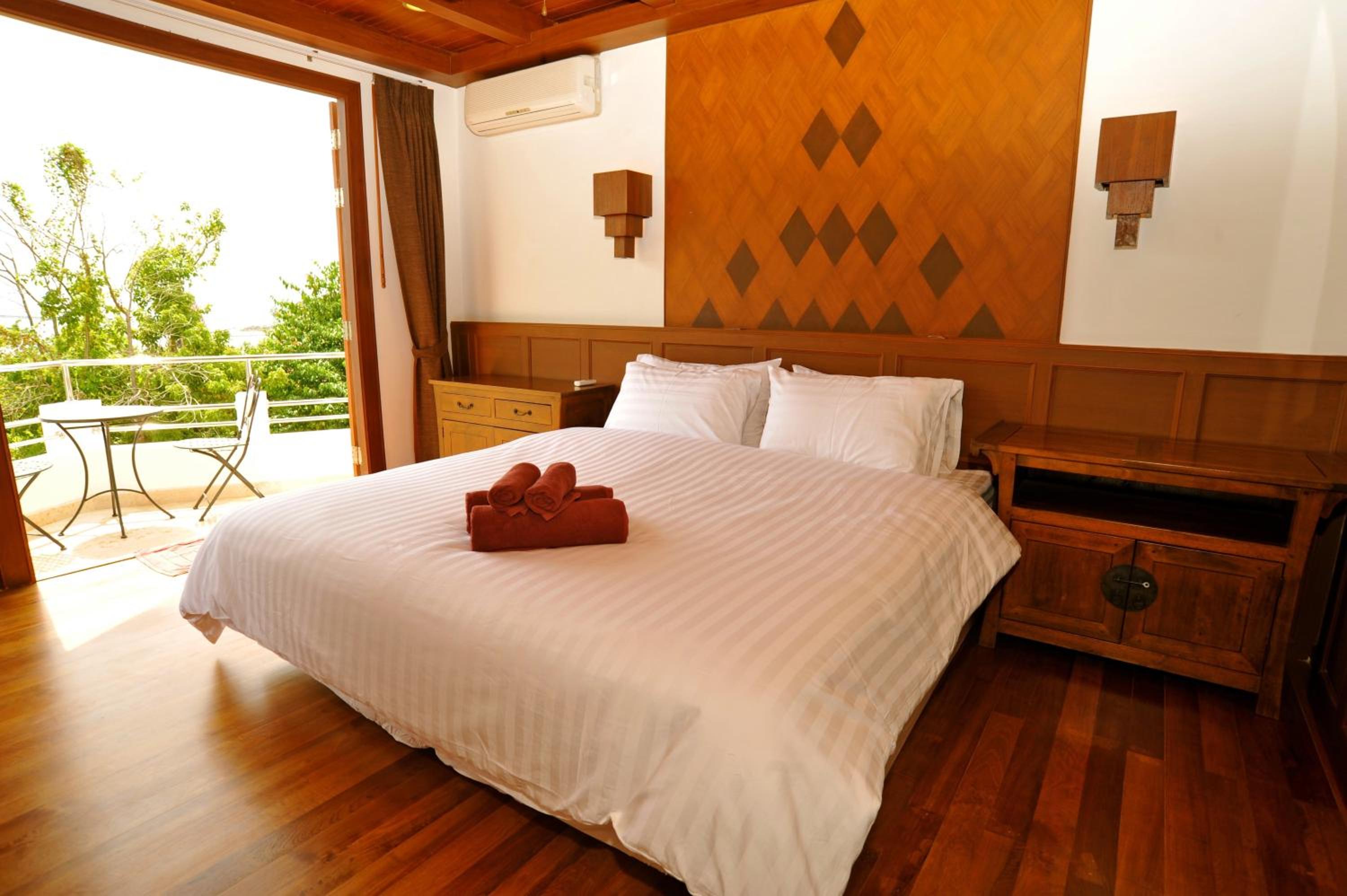 Thai Villa Melitta Bangrak Bohput, Beach, Pool, SeaViews, 6-enSuite, Full Villa, Luxury, AAA Location Koh Samui view 5