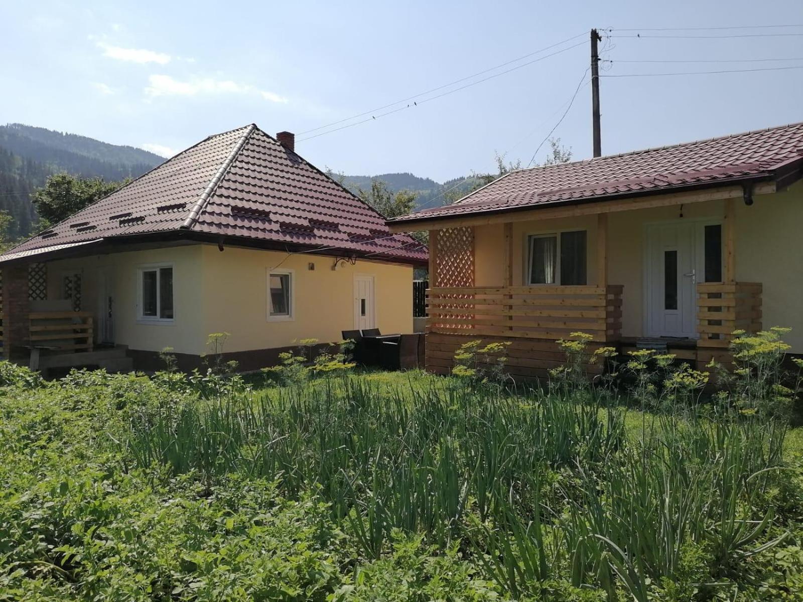 Cabanute pitoresti Poiana Largului view 5