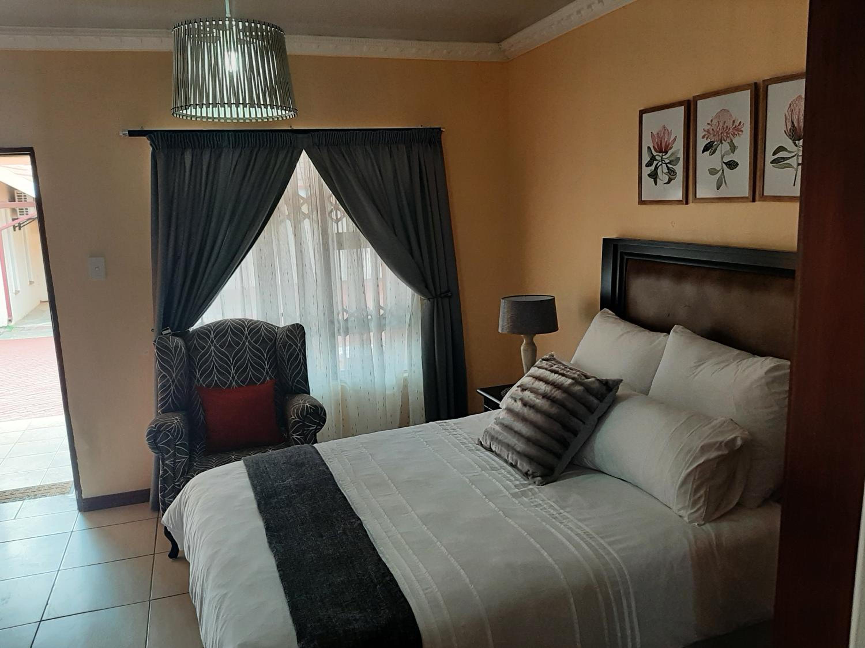 Lesedi Self Catering - Image 4
