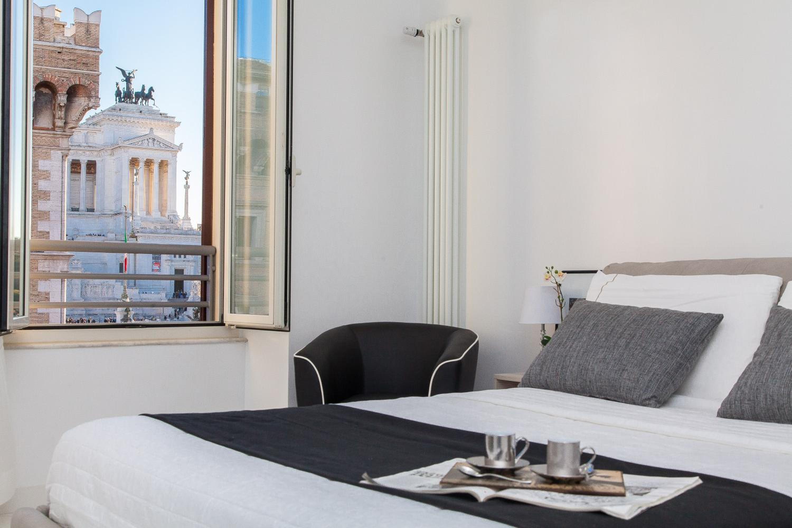 Piazza Venezia White Apartments