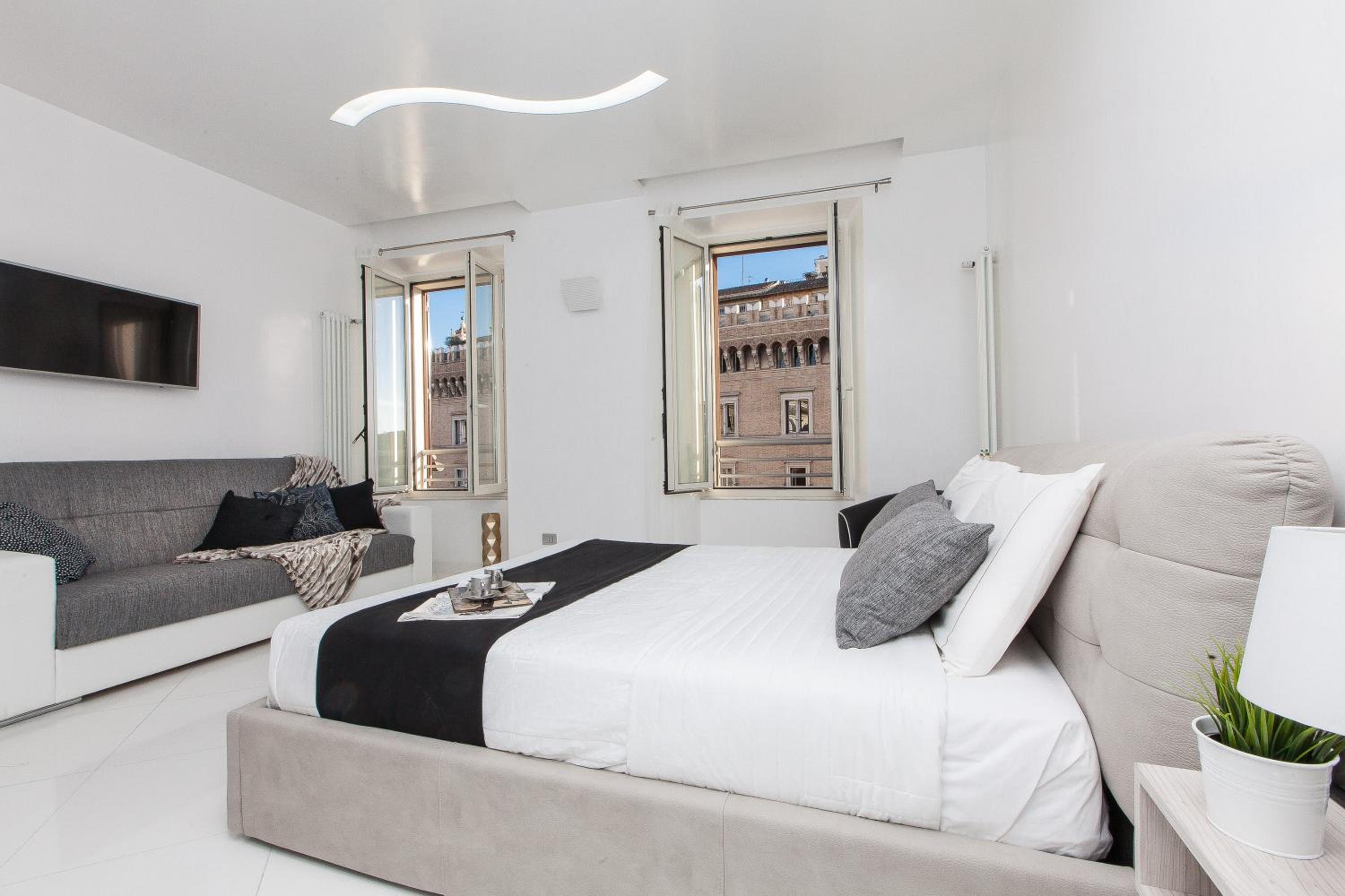 Piazza Venezia White Apartments