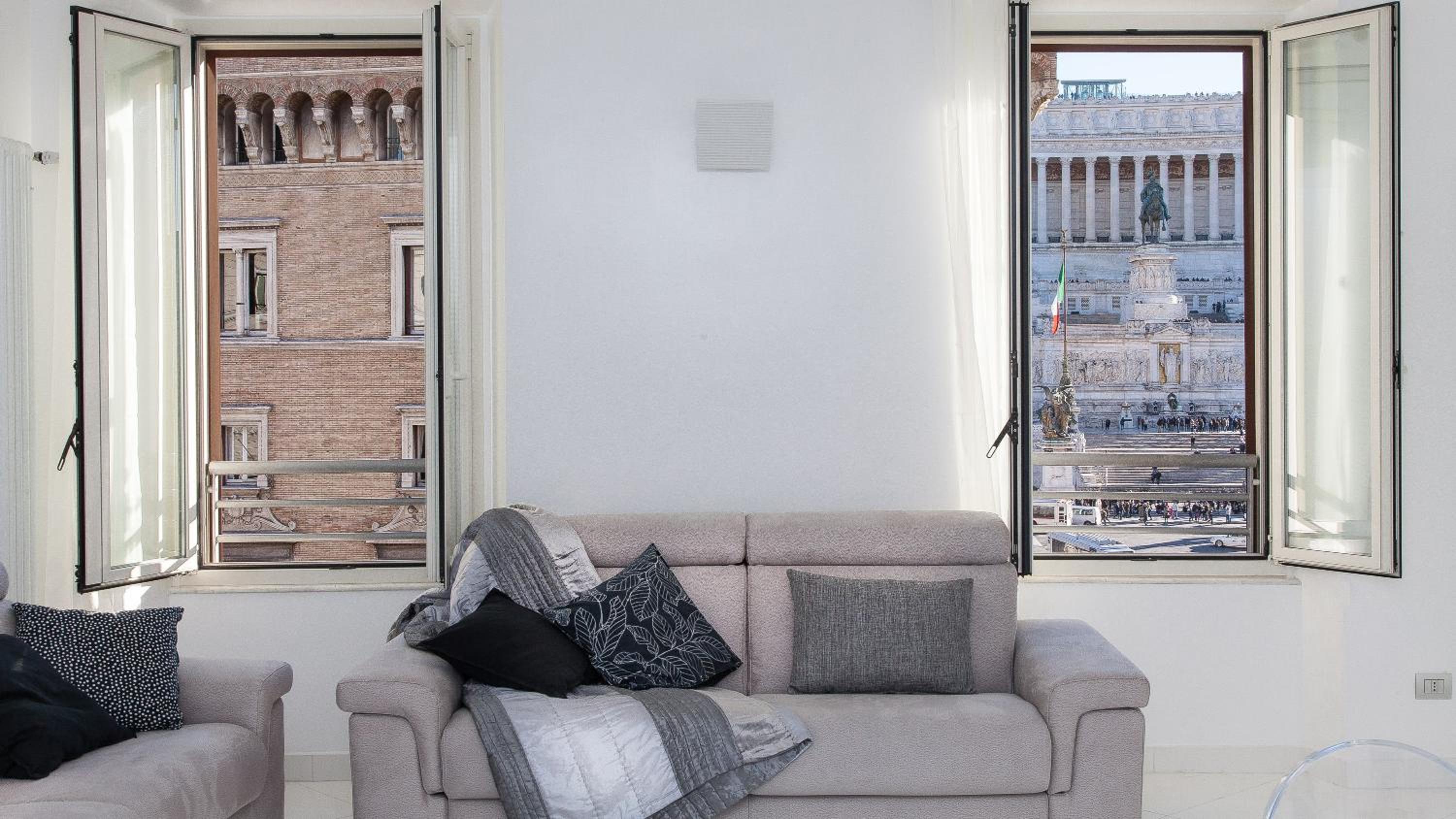 Piazza Venezia White Apartments