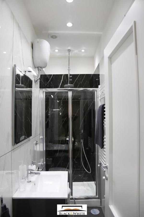 Residence Black & White