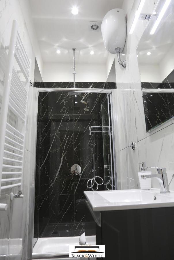 Residence Black & White