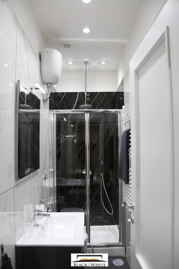 Residence Black & White
