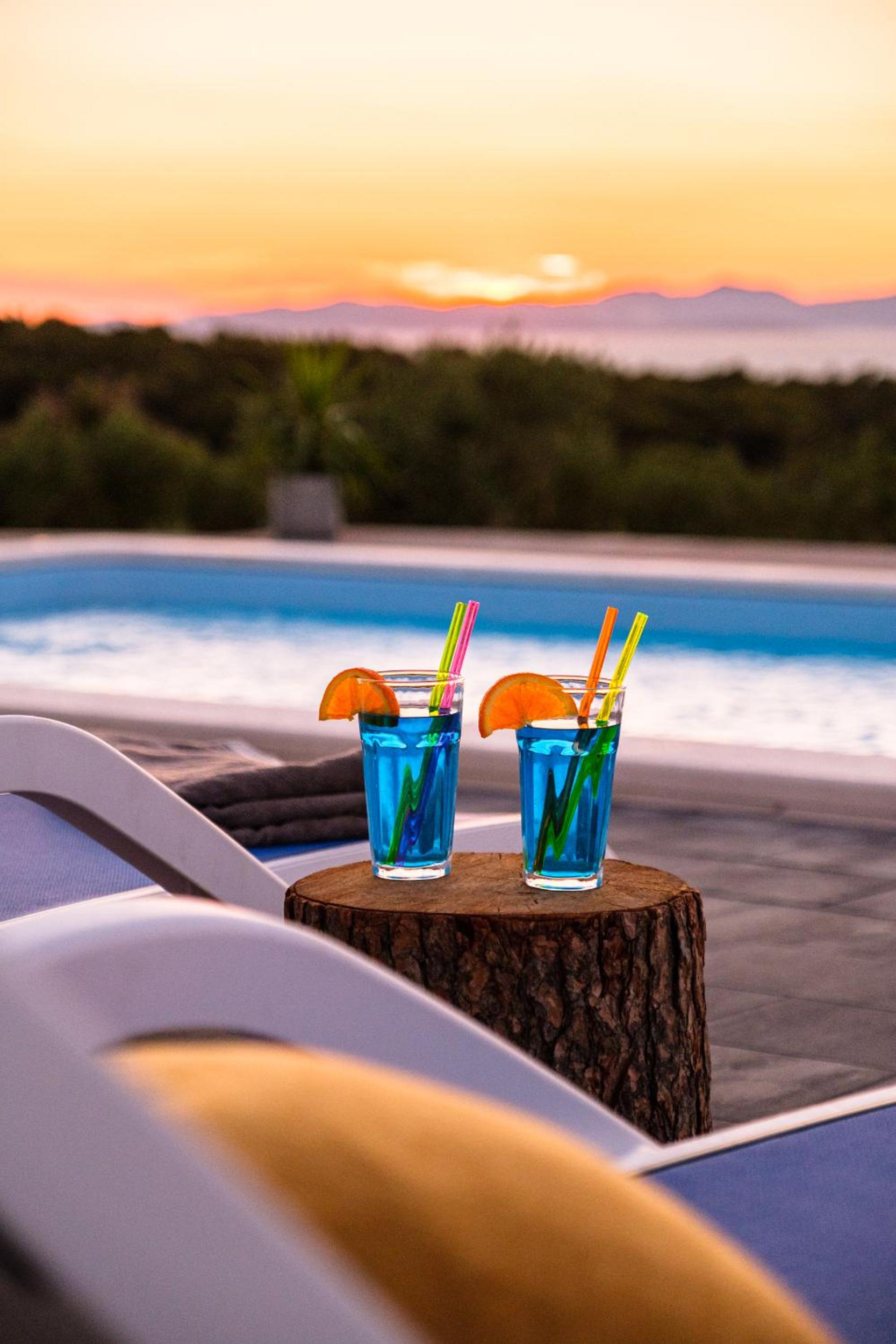 Holiday Home Nono Ante with heated pool view 2