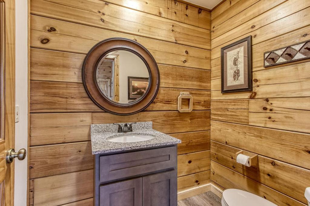 City View Chalet, City View Chalet, Pool Table, Hot Tub, WIFI, Free Attraction Tickets!!! view 2
