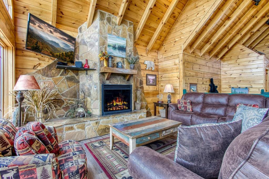 City View Chalet, City View Chalet, Pool Table, Hot Tub, WIFI, Free Attraction Tickets!!! view 4