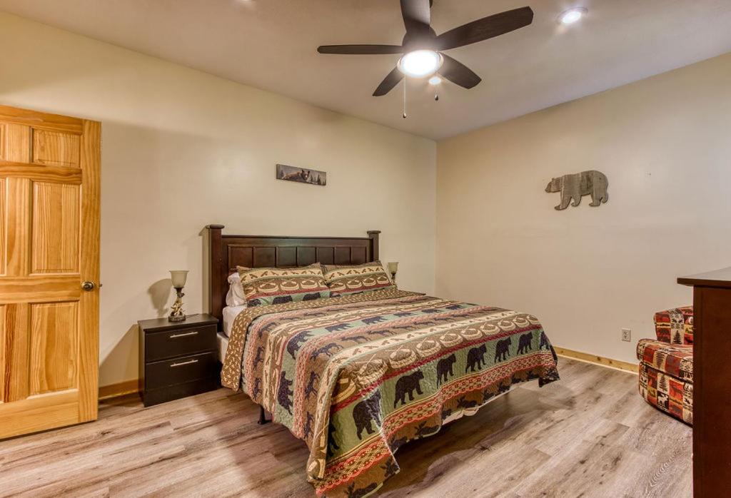 City View Chalet, City View Chalet, Pool Table, Hot Tub, WIFI, Free Attraction Tickets!!! view 5