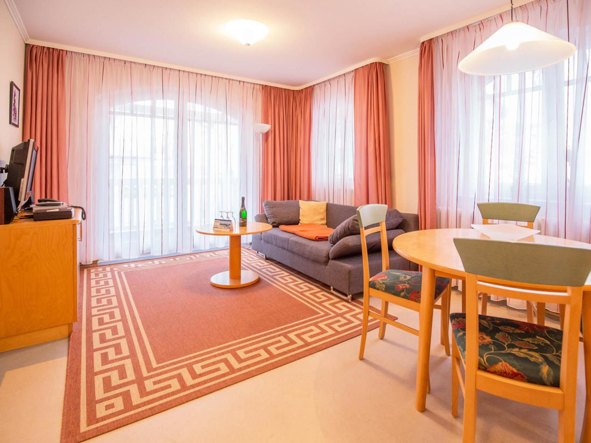 Strandvillen Binz - Ferienwohnung mit 1 Schlafzimmer und Balkon AH-564