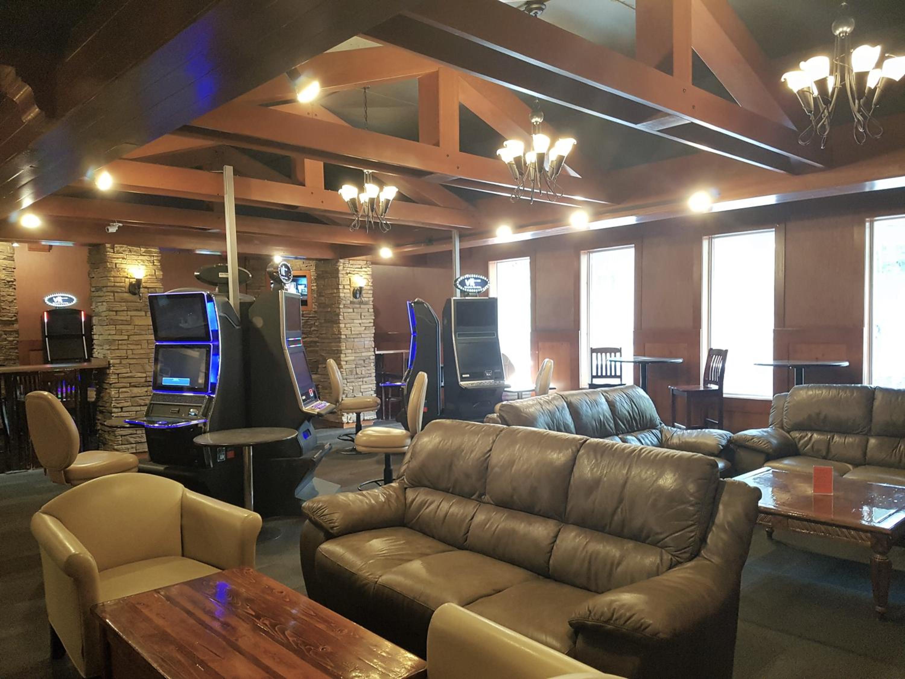 Hinton Vacations - Twin Pine Inn  Suites - Property Image 10
