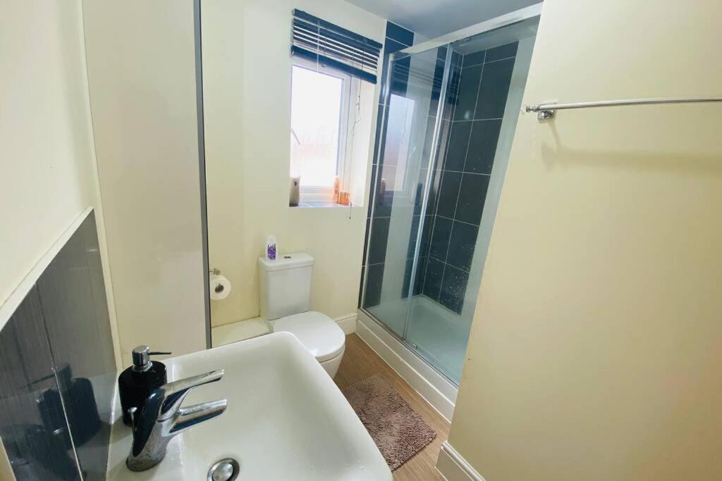 Spacious home for contractors and families view 4
