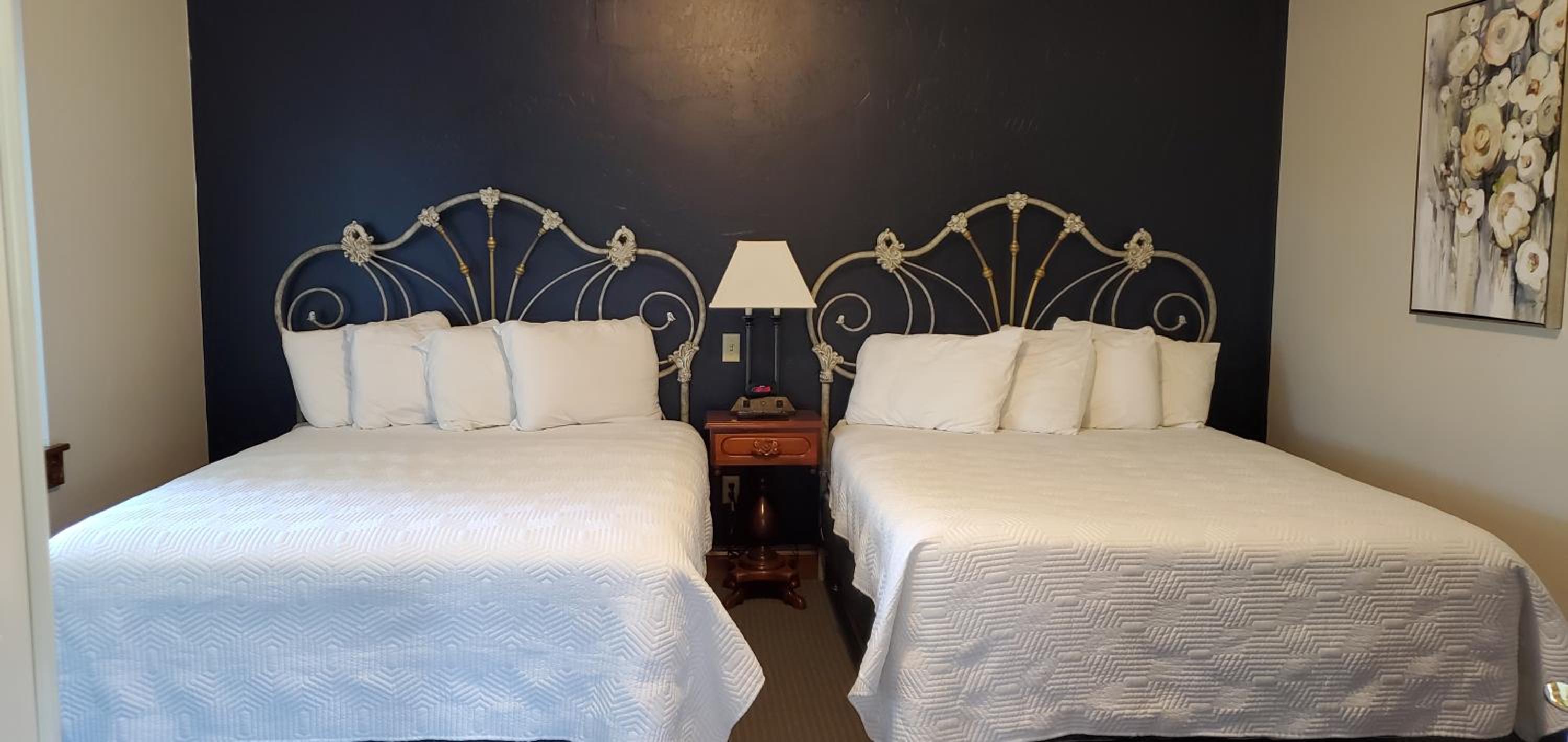 Inn at Amish Door