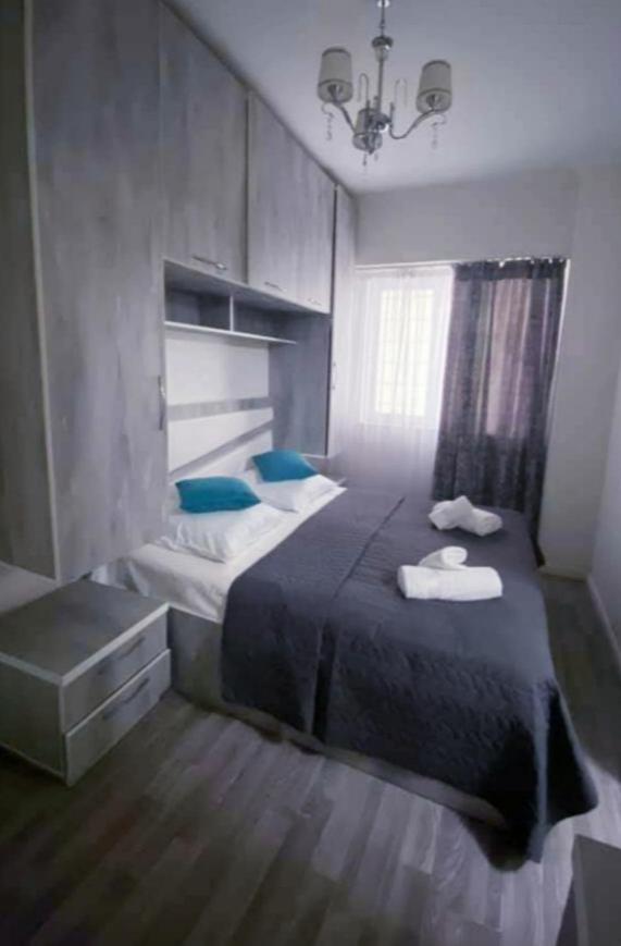 Victoria's cozy flat in Batumi view 5