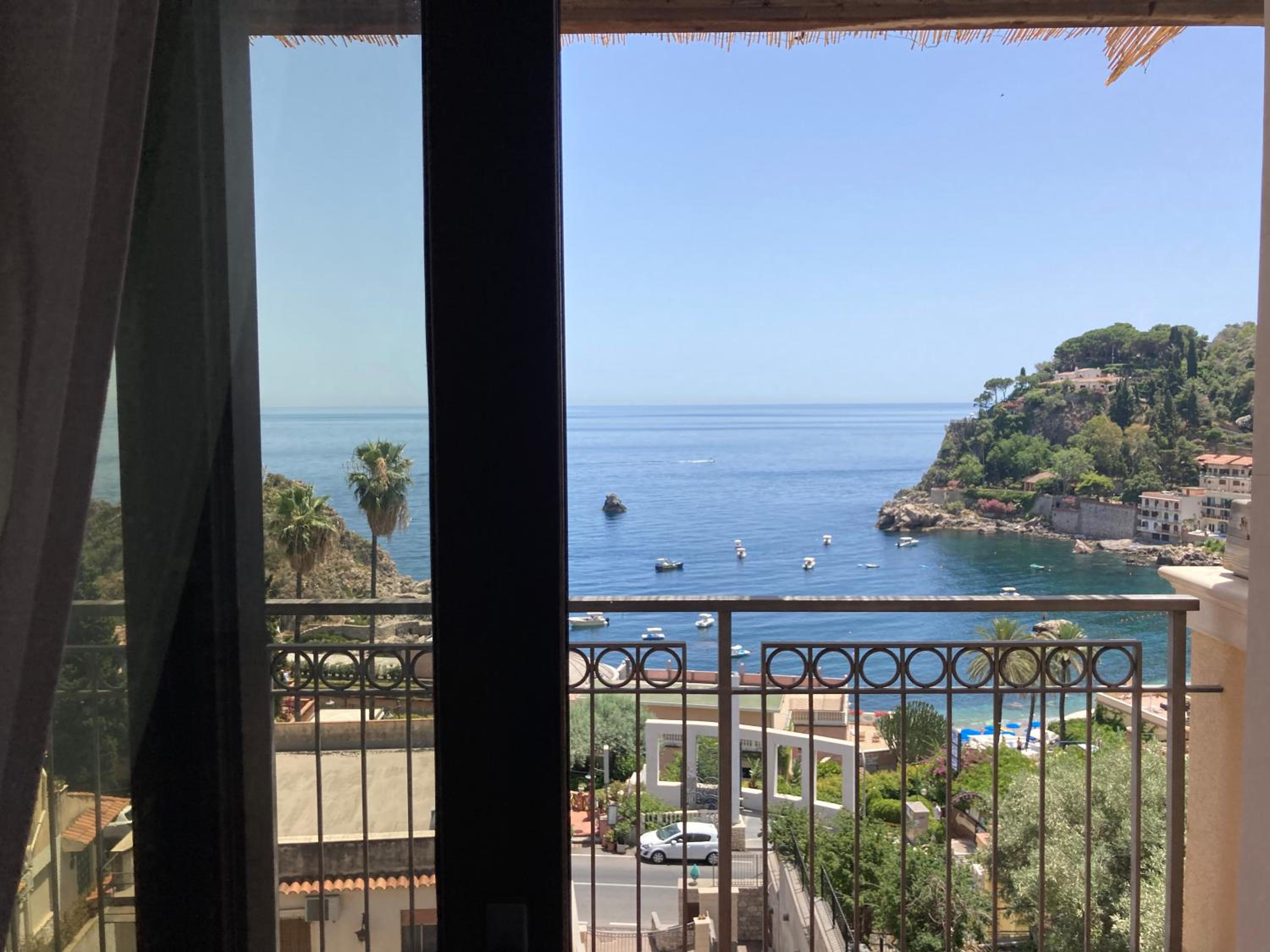 A Mari en Taormina — balance & terrace