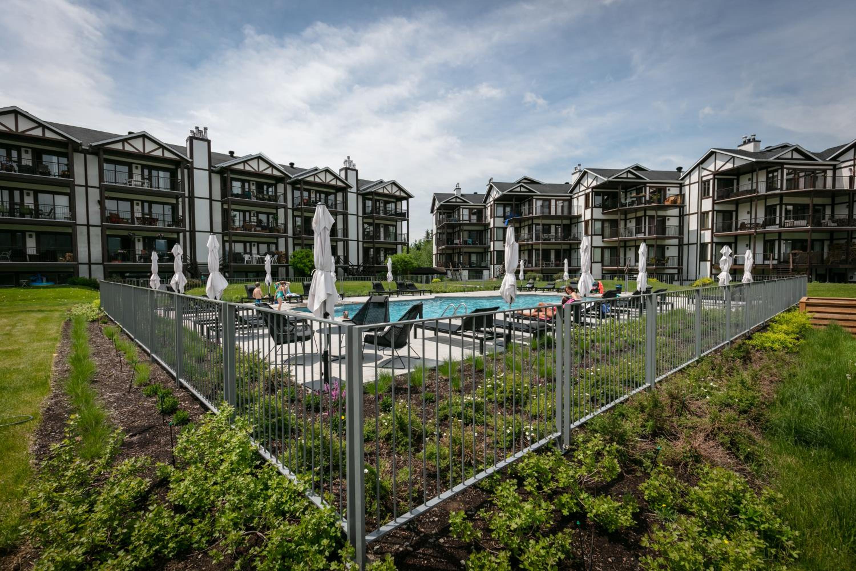 Hotel Escapade Pinoteau Tremblant Getaway