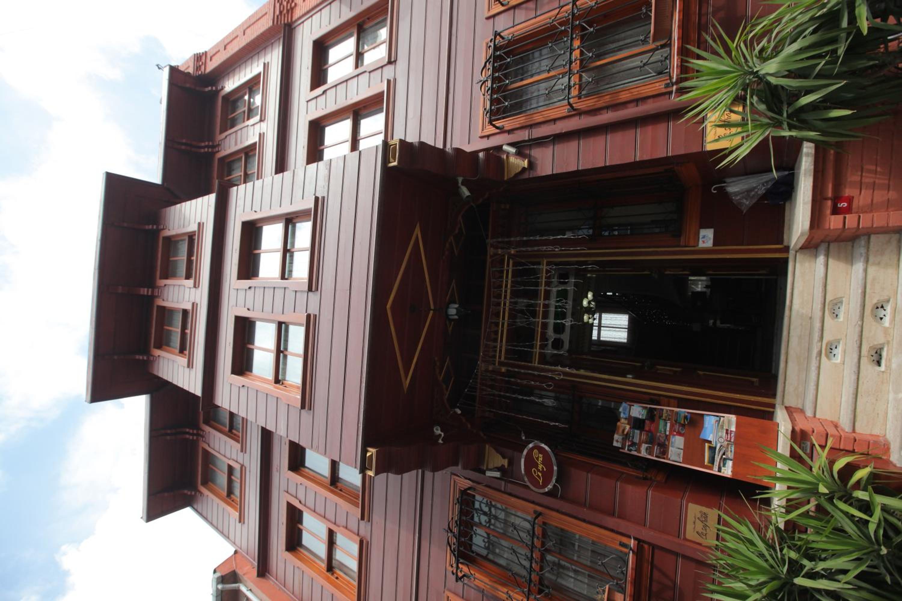 Le Safran Suite Hotel - Image 98