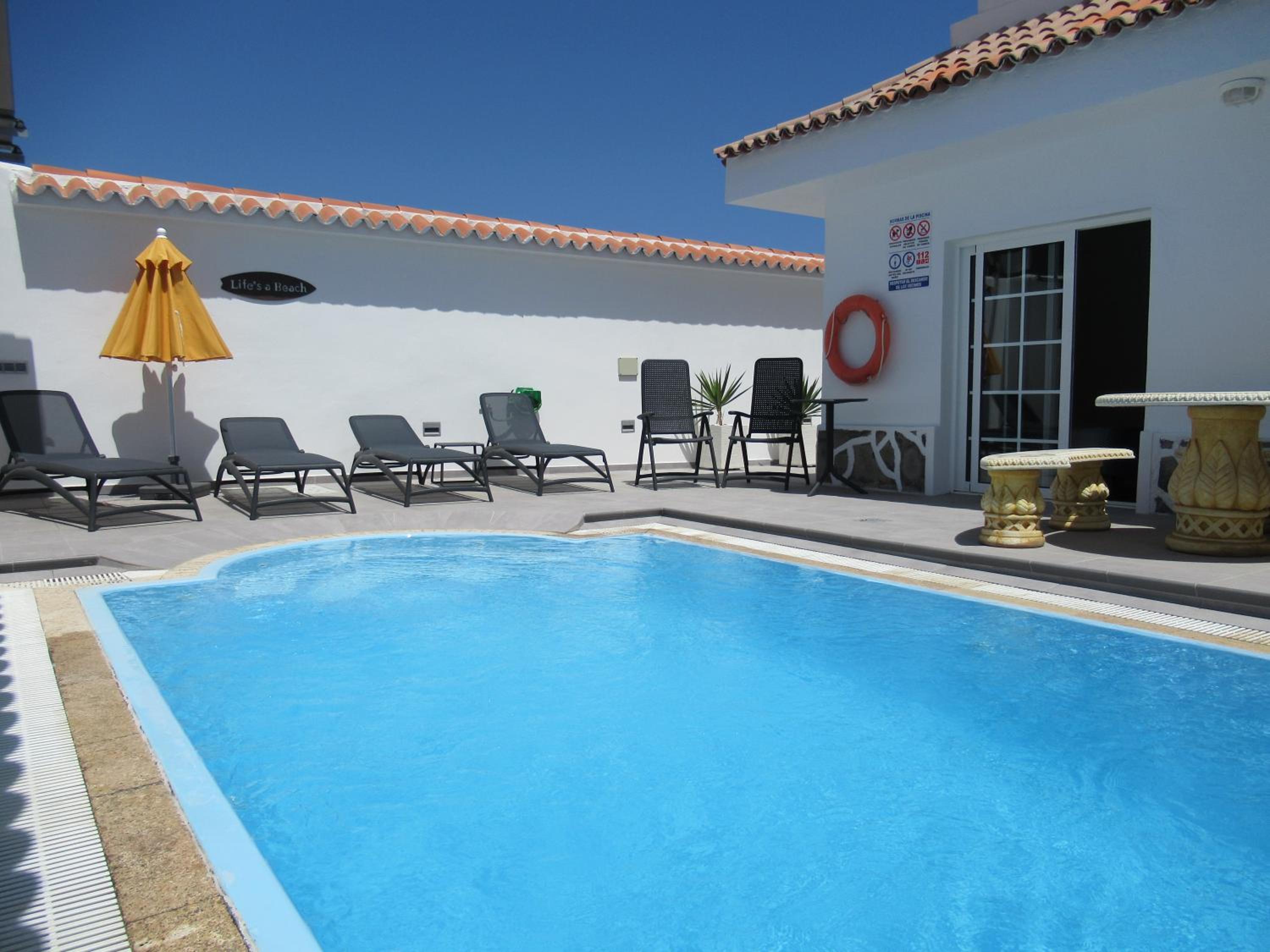 LAS ROSAS by RENTMEDANO Stunning luxury Chocolate Box villa with private heated pool & wifi photo 1