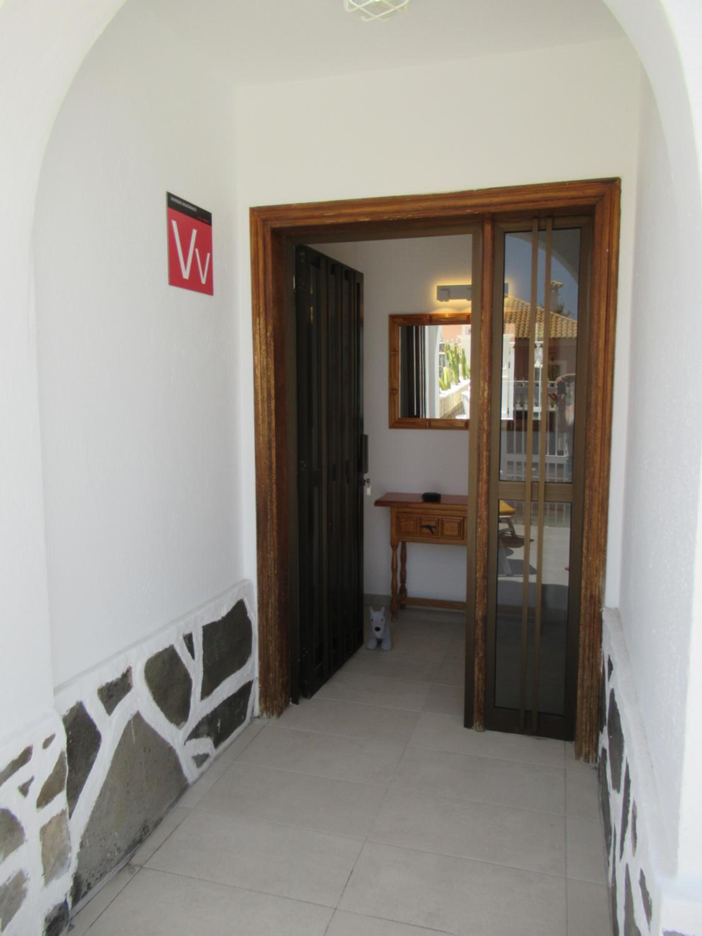 LAS ROSAS by RENTMEDANO Stunning luxury Chocolate Box villa with private heated pool & wifi photo 3