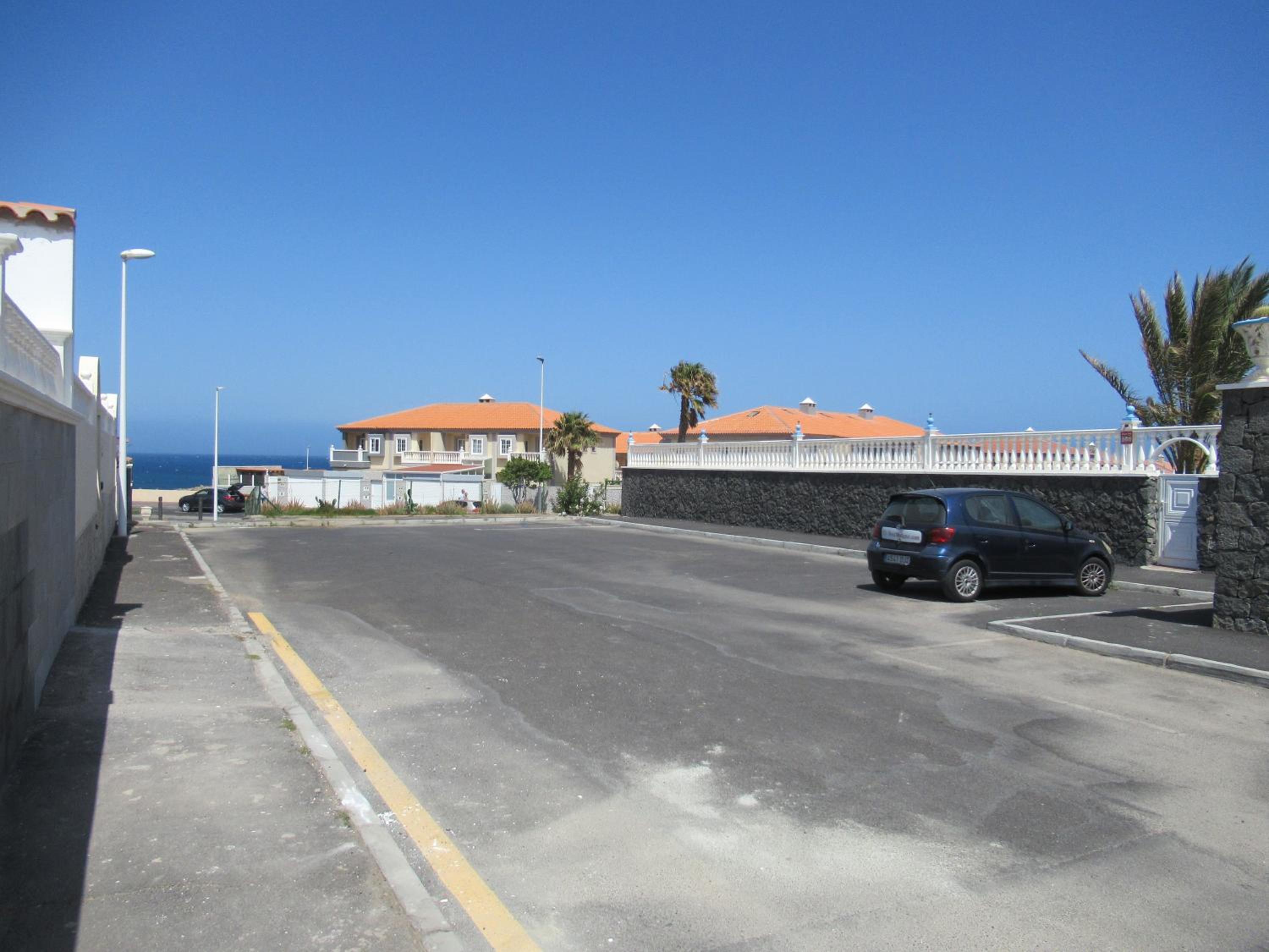 LAS ROSAS by RENTMEDANO Stunning luxury Chocolate Box villa with private heated pool & wifi view 4