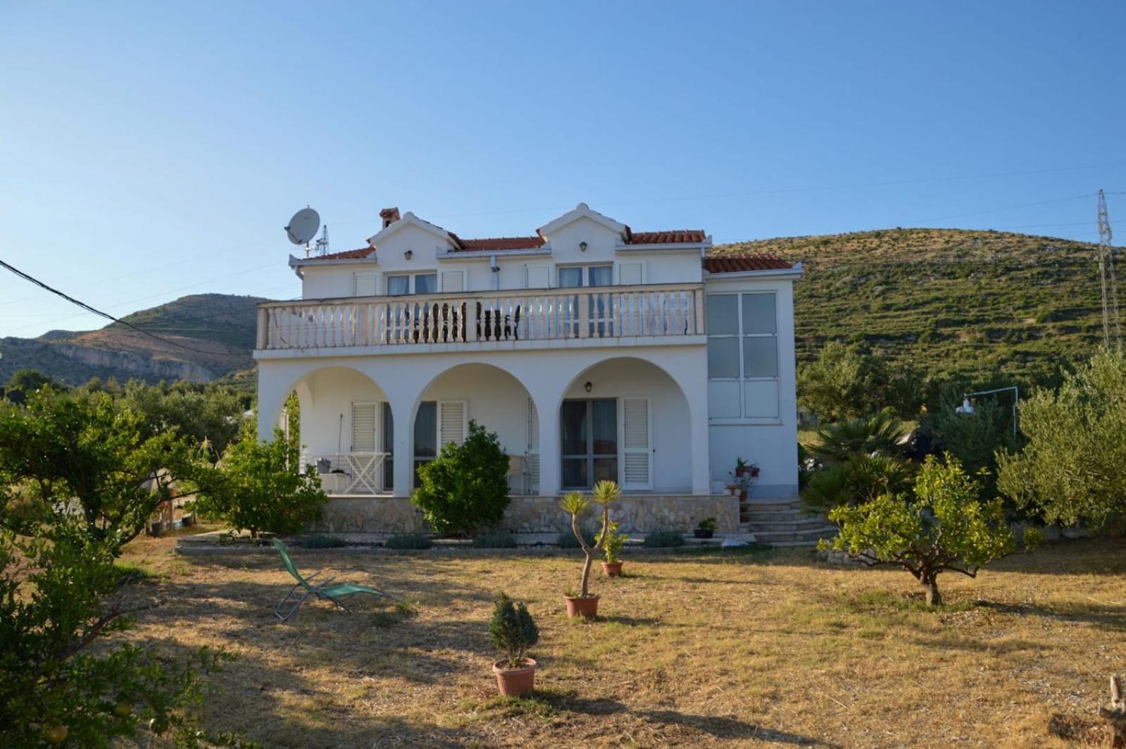 Apartment Blanka with a beautiful view of Trogir view 5