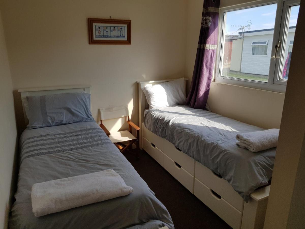 Camber Sands Holiday Chalets - The Grey view 4