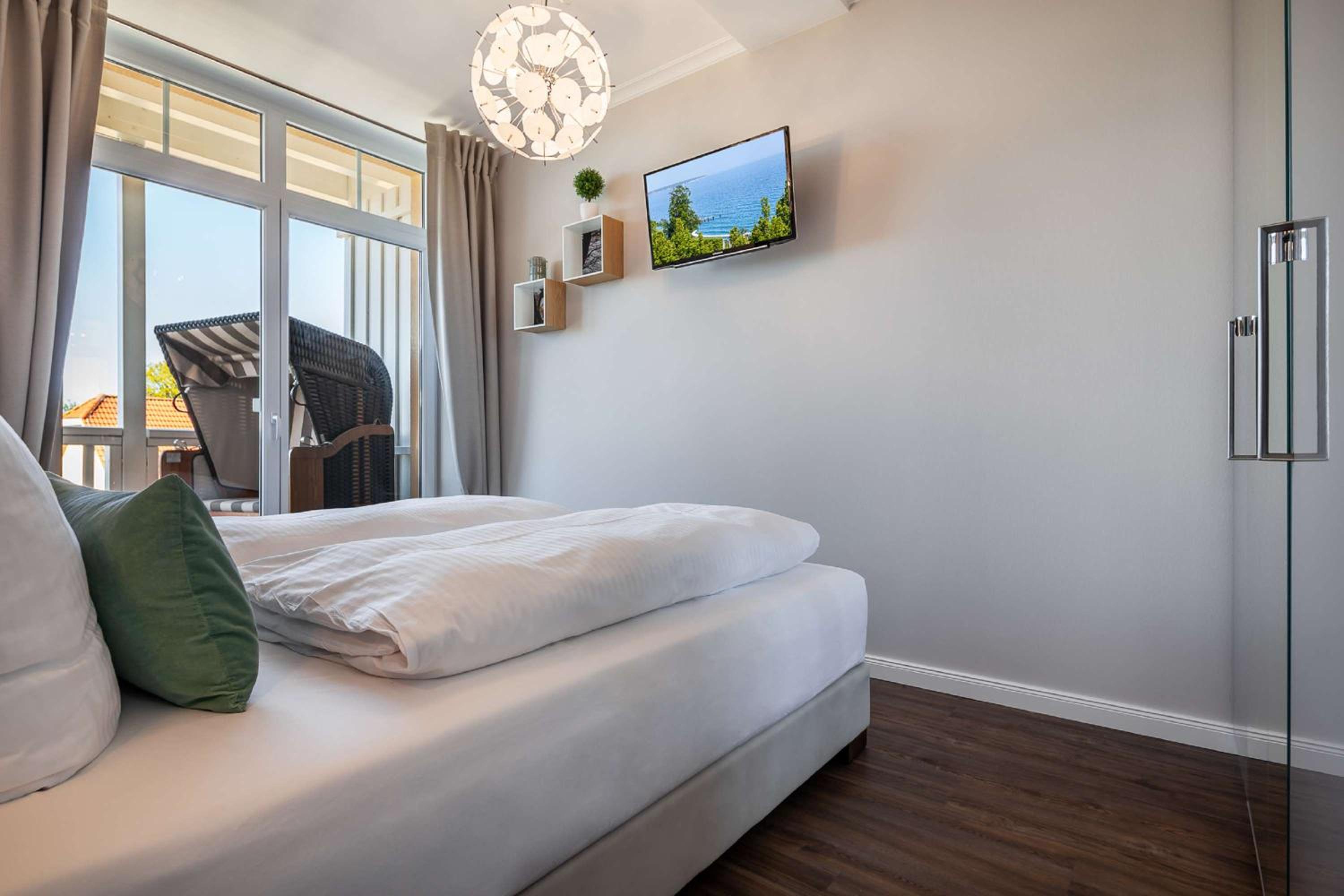 traumhafter Meerblick vom Balkon, gratis Nutzung vom AHOI Erlebnisbad und Sauna in Sellin - Villa Bergfrieden