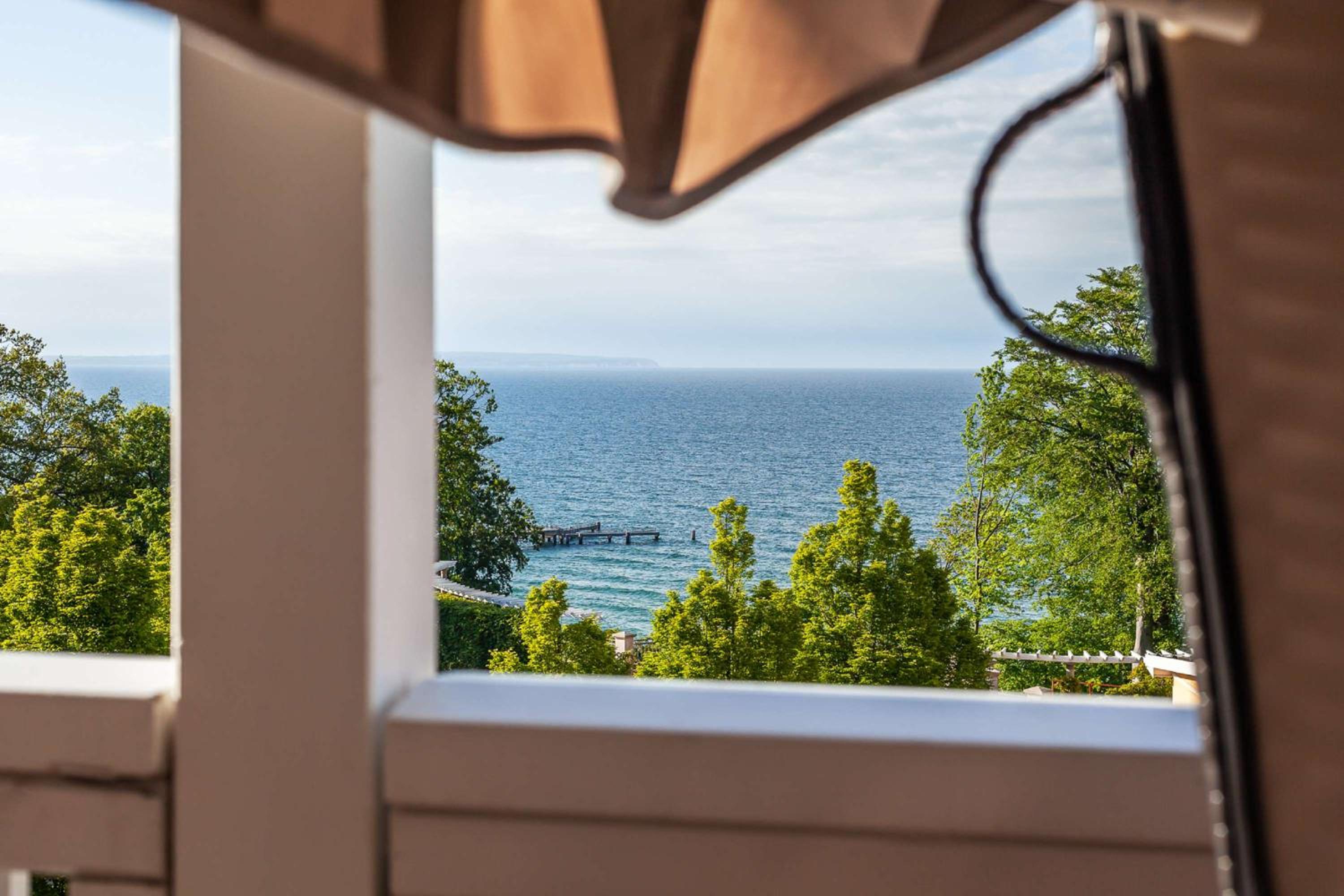 traumhafter Meerblick vom Balkon, gratis Nutzung vom AHOI Erlebnisbad und Sauna in Sellin - Villa Bergfrieden