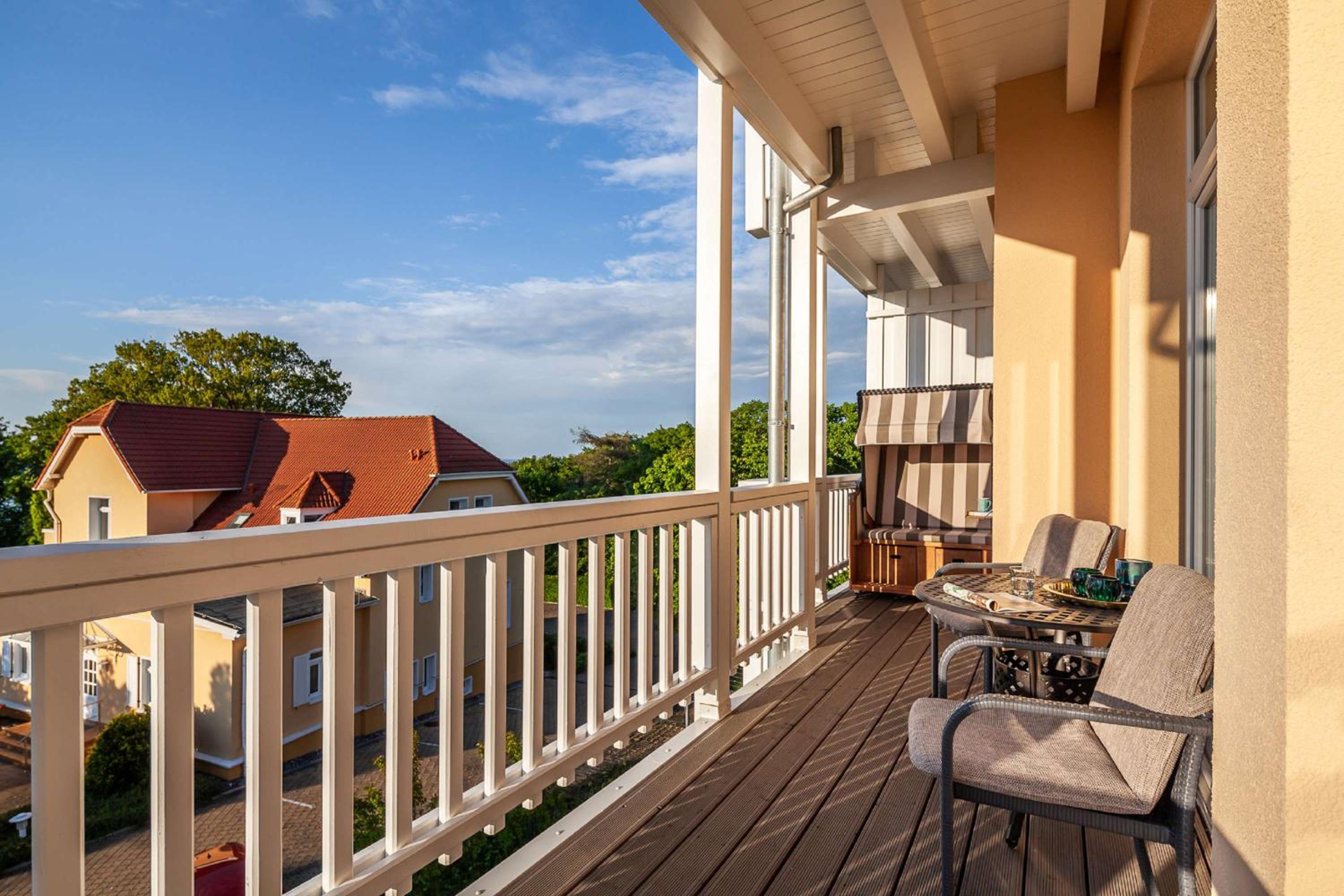 traumhafter Meerblick vom Balkon, gratis Nutzung vom AHOI Erlebnisbad und Sauna in Sellin - Villa Bergfrieden