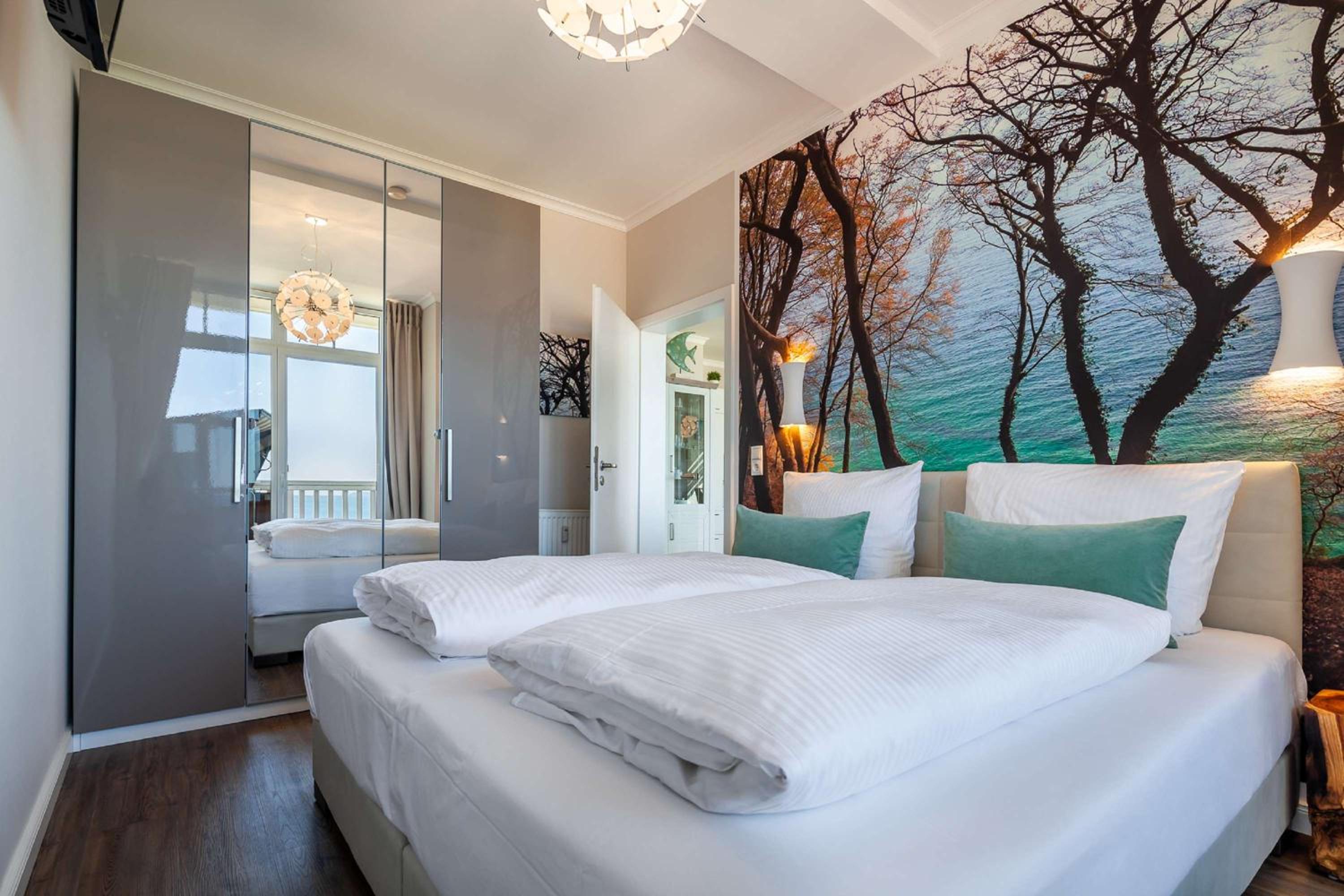 traumhafter Meerblick vom Balkon, gratis Nutzung vom AHOI Erlebnisbad und Sauna in Sellin - Villa Bergfrieden
