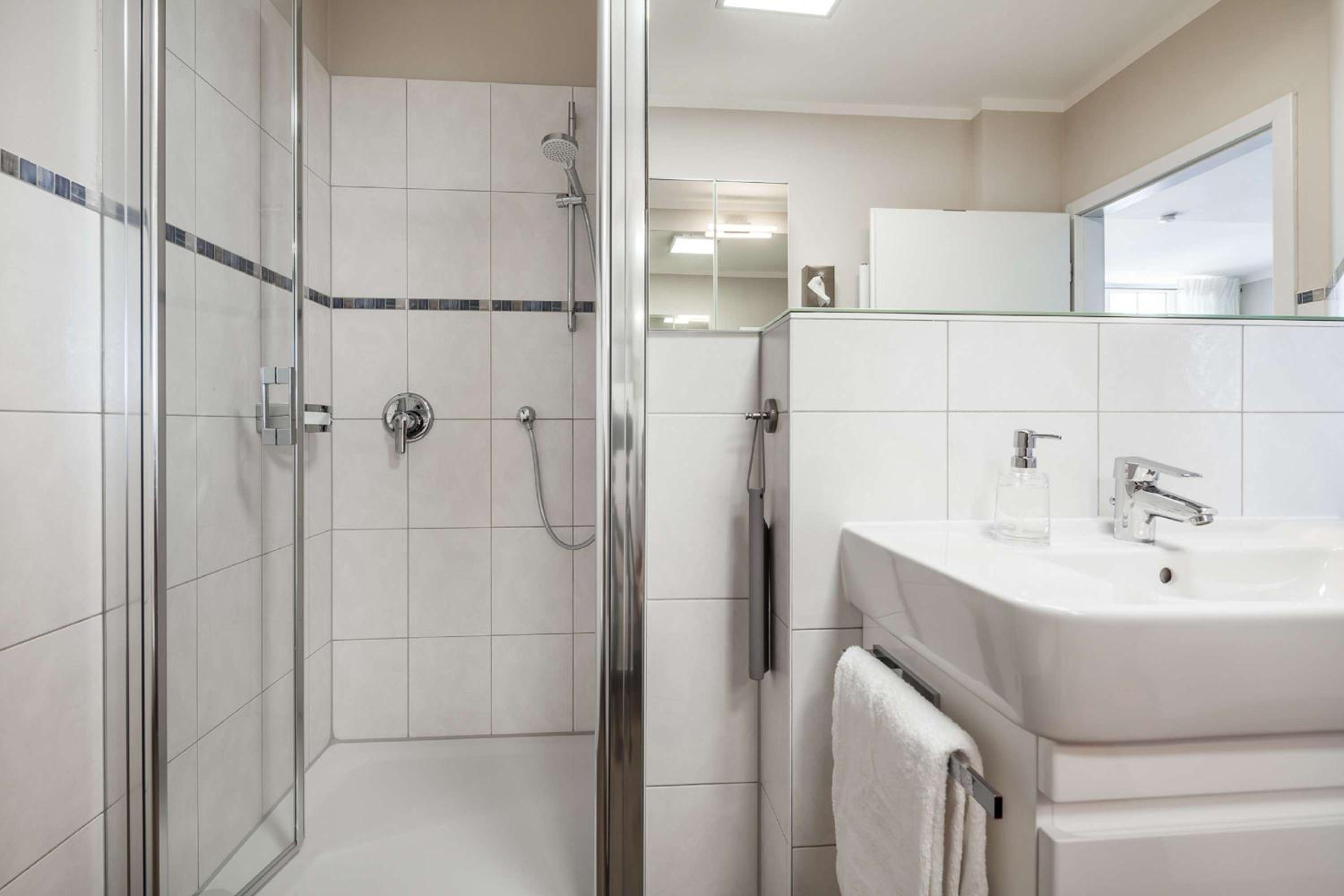 traumhafter Meerblick vom Balkon, gratis Nutzung vom AHOI Erlebnisbad und Sauna in Sellin - Villa Bergfrieden