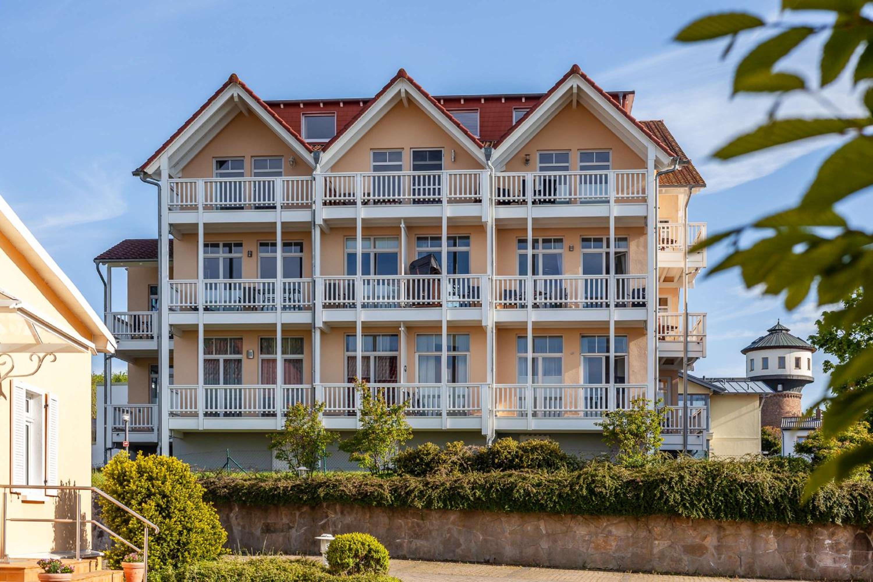 traumhafter Meerblick vom Balkon, gratis Nutzung vom AHOI Erlebnisbad und Sauna in Sellin - Villa Bergfrieden