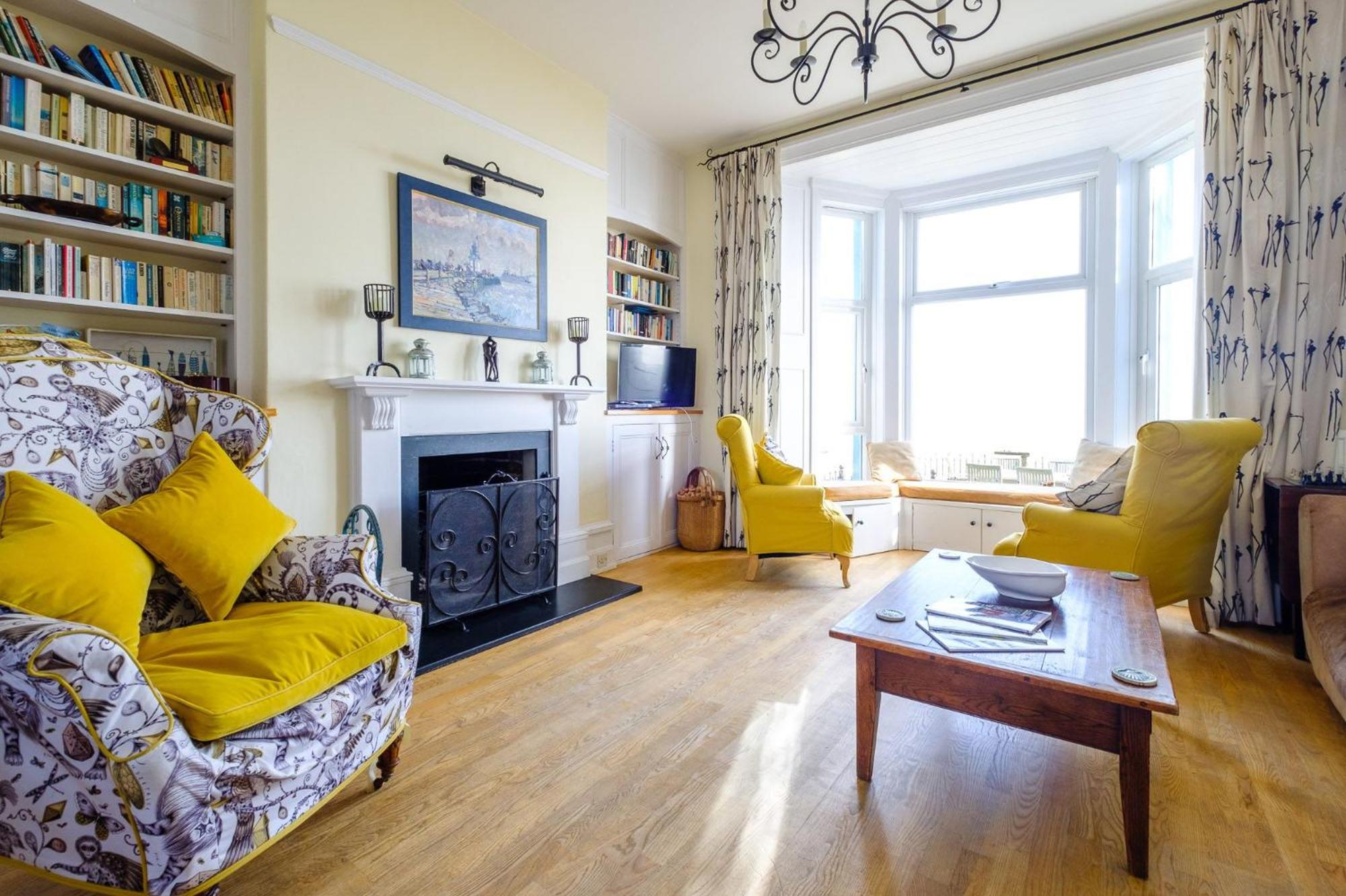 Gunfleet, Aldeburgh - A Large Seafront House with Stunning Sea Views from all the floors, Sleeps 14 - Aldeburgh Coastal Cottages view 3