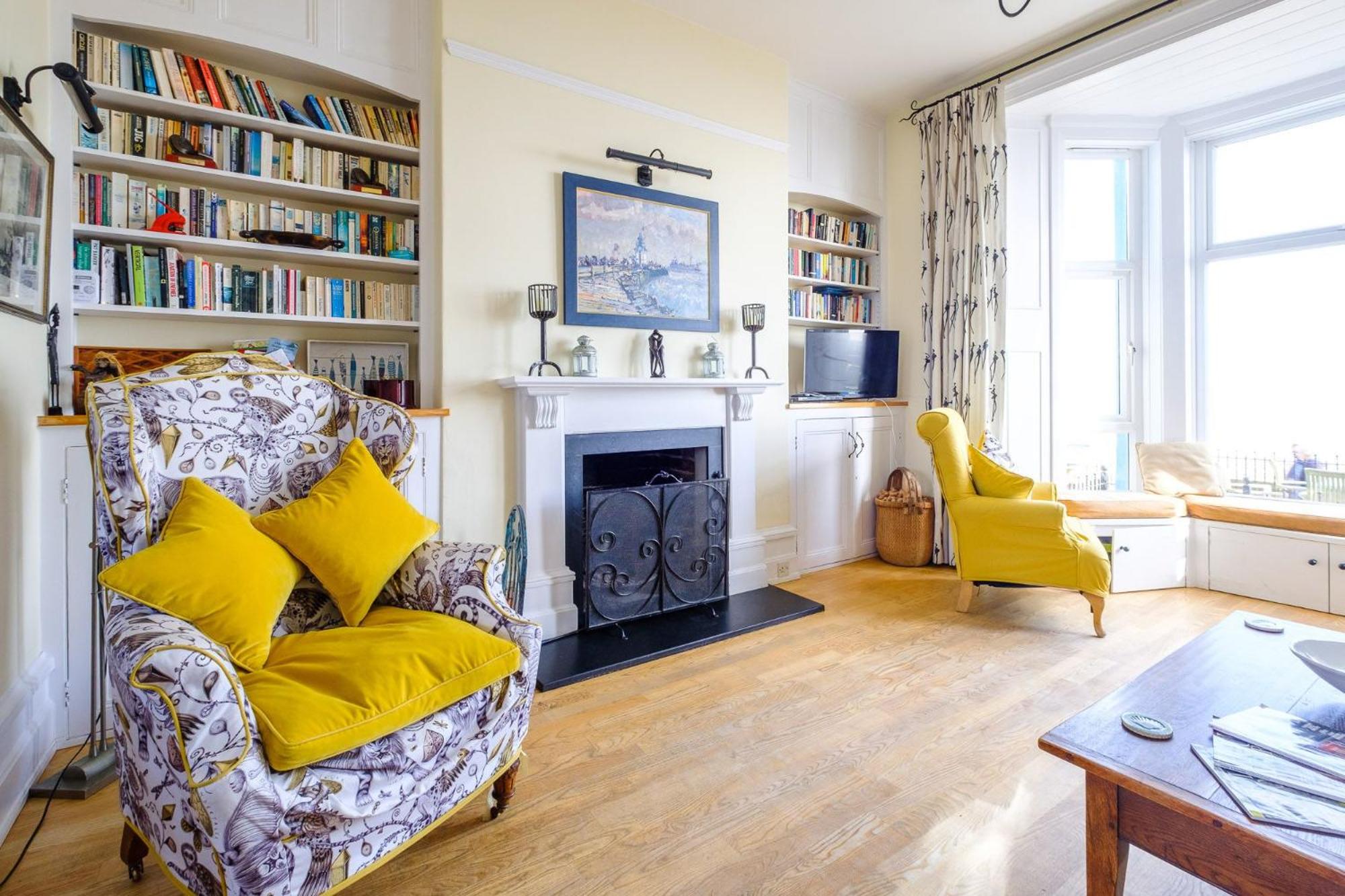 Gunfleet, Aldeburgh - A Large Seafront House with Stunning Sea Views from all the floors, Sleeps 14 - Aldeburgh Coastal Cottages view 4