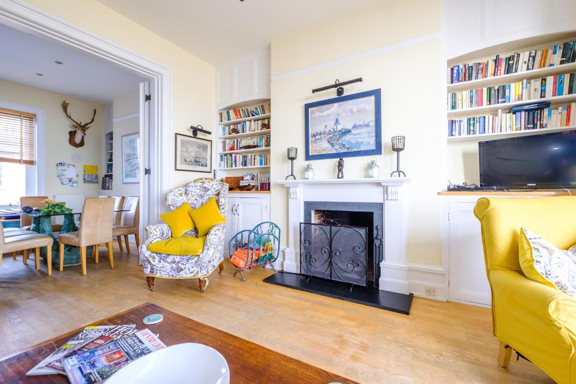 Gunfleet, Aldeburgh - A Large Seafront House with Stunning Sea Views from all the floors, Sleeps 14 - Aldeburgh Coastal Cottages view 5