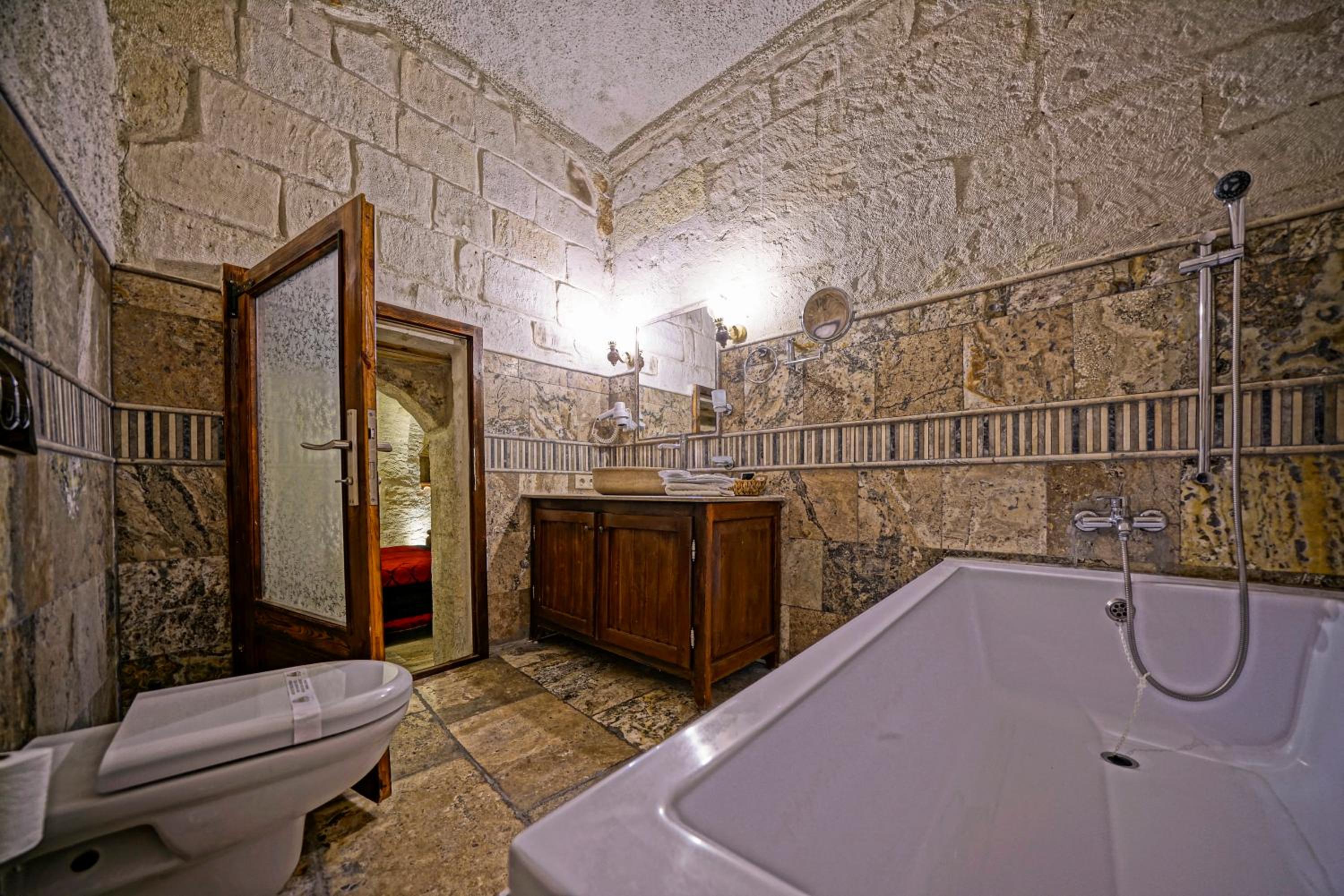 Maccan Cave Hotel - Image 29
