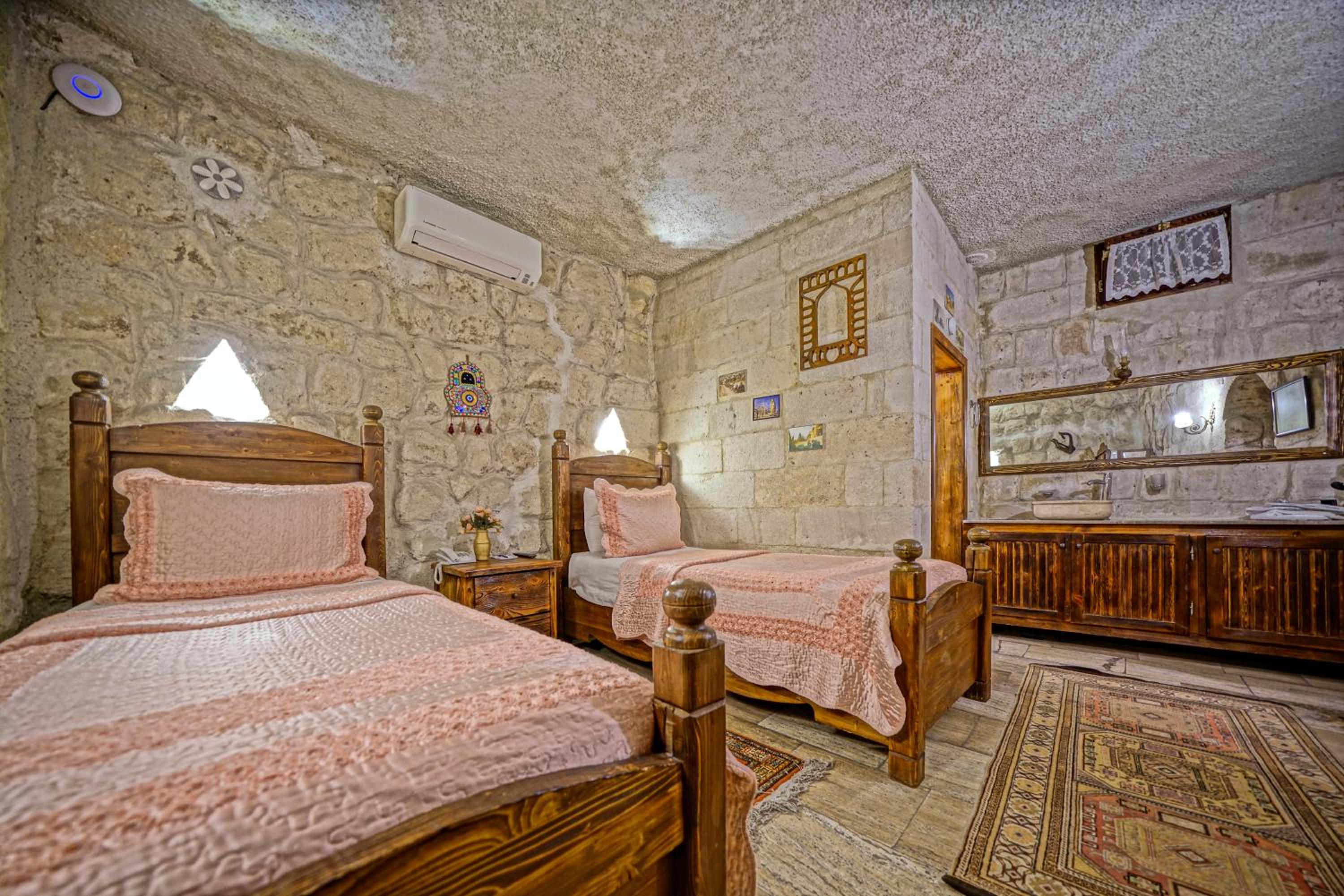 Maccan Cave Hotel - Image 88