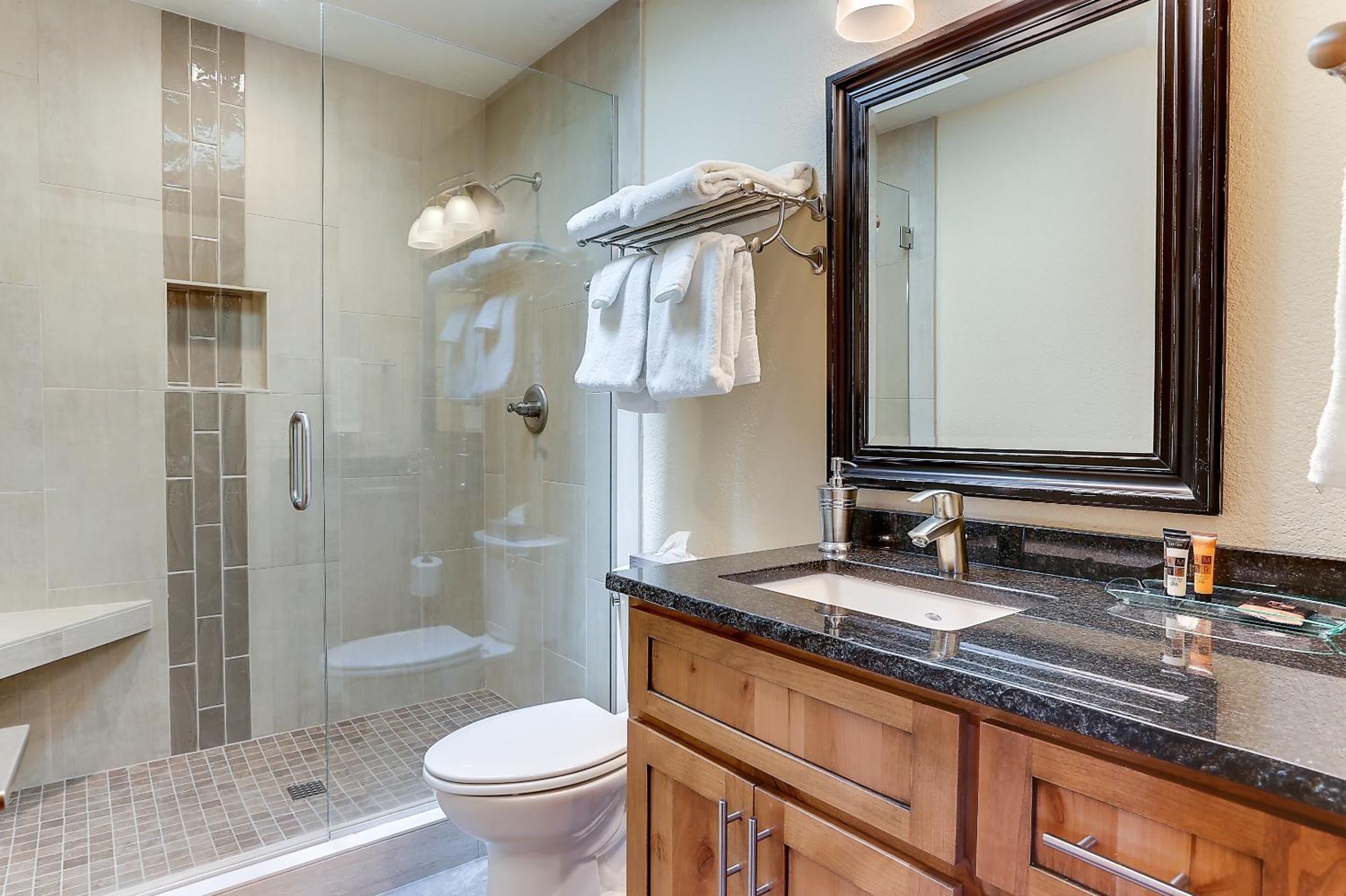 3 Spyglass Home on Meadows Golf Course feature Brand New Hot Tub and Bikes