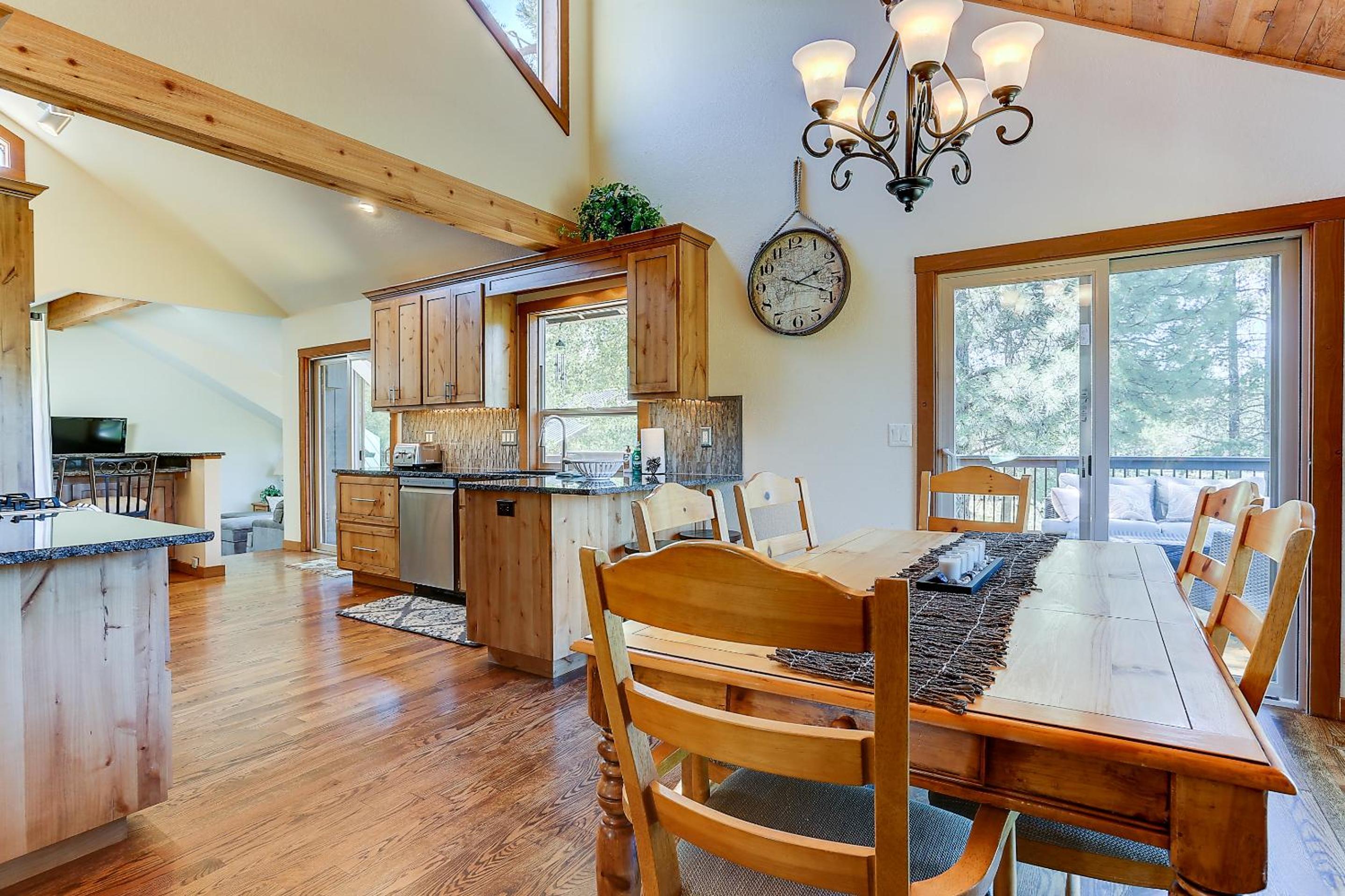 3 Spyglass Home on Meadows Golf Course feature Brand New Hot Tub and Bikes