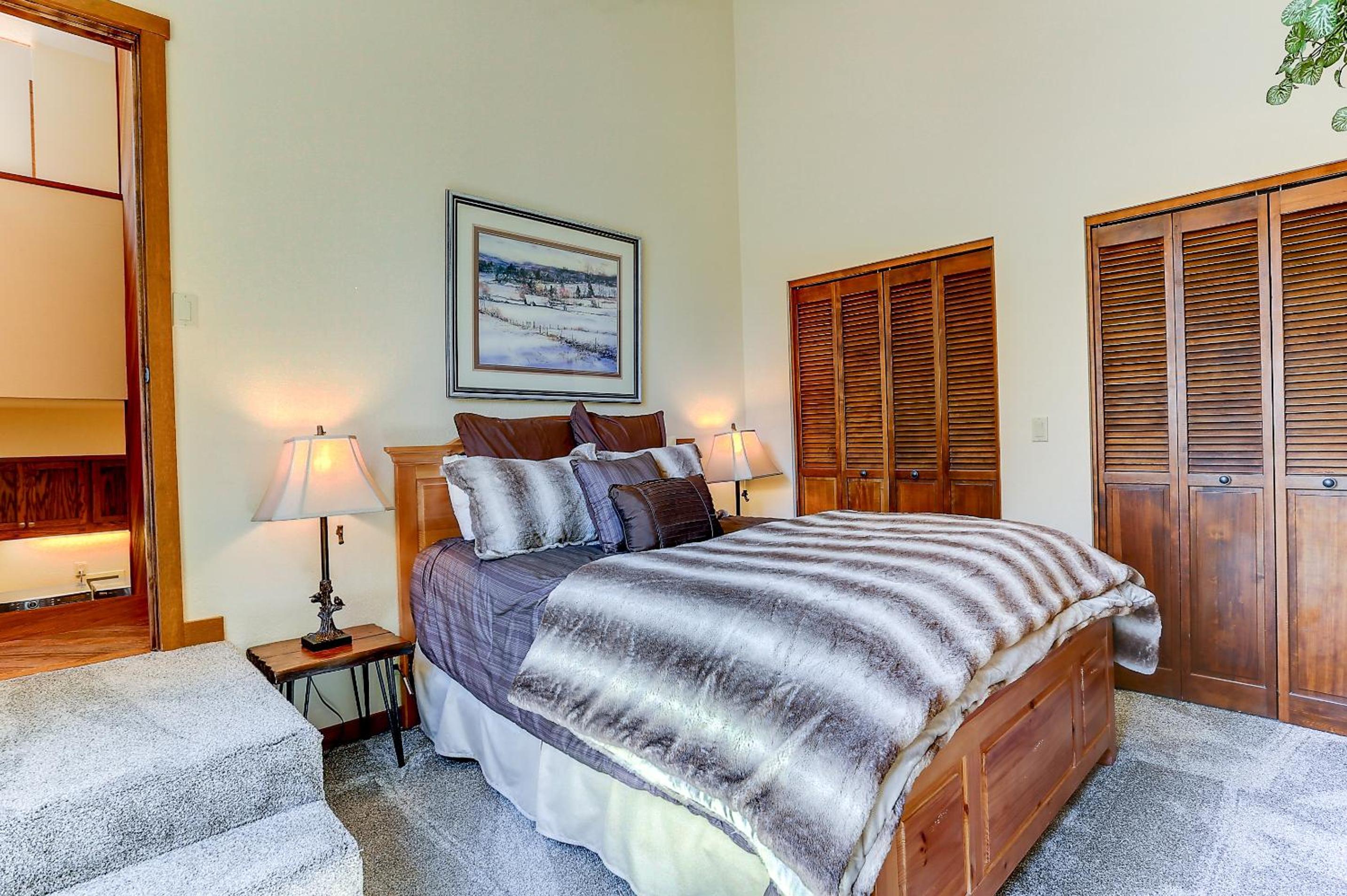 3 Spyglass Home on Meadows Golf Course feature Brand New Hot Tub and Bikes