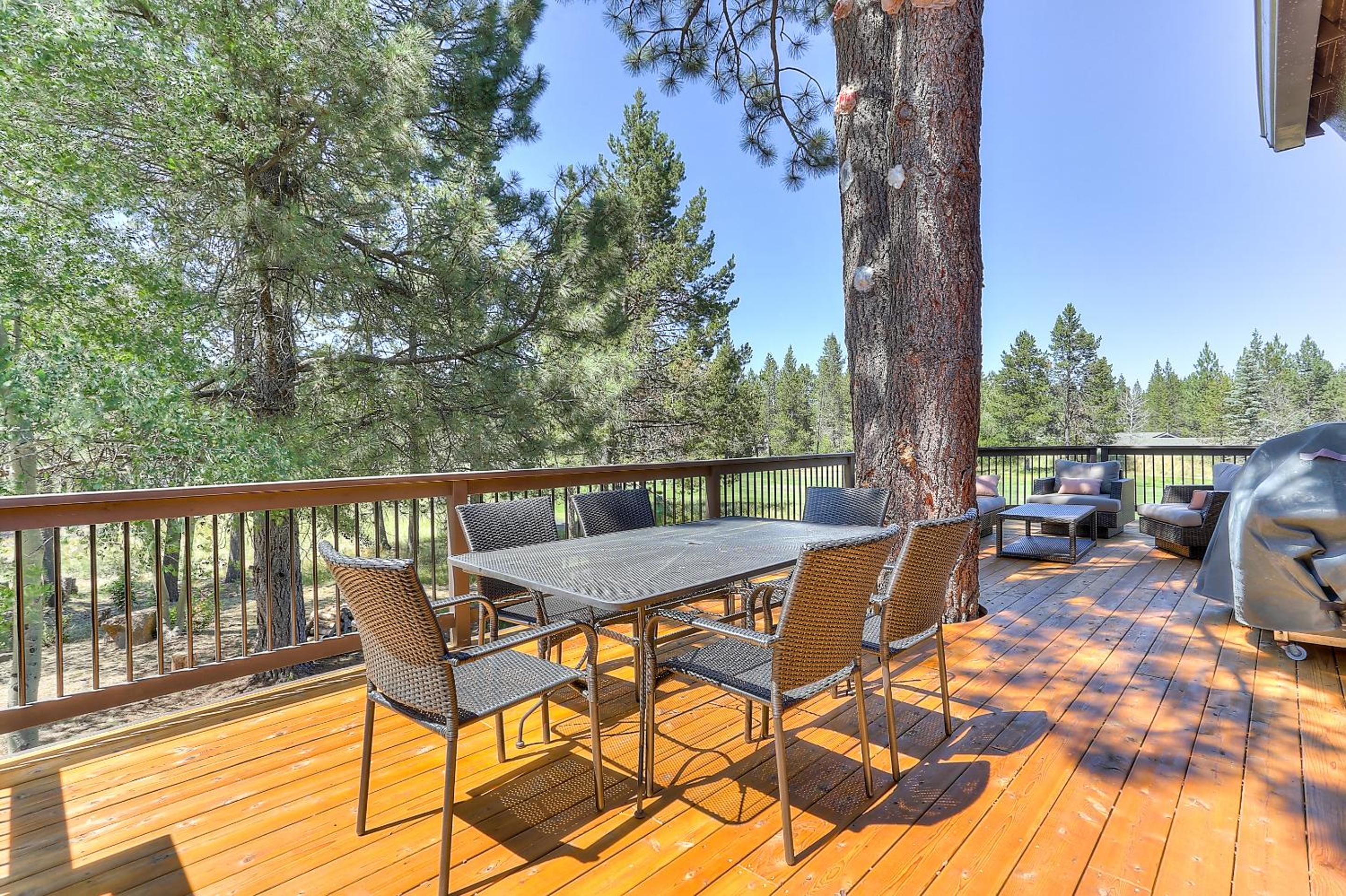 3 Spyglass Home on Meadows Golf Course feature Brand New Hot Tub and Bikes