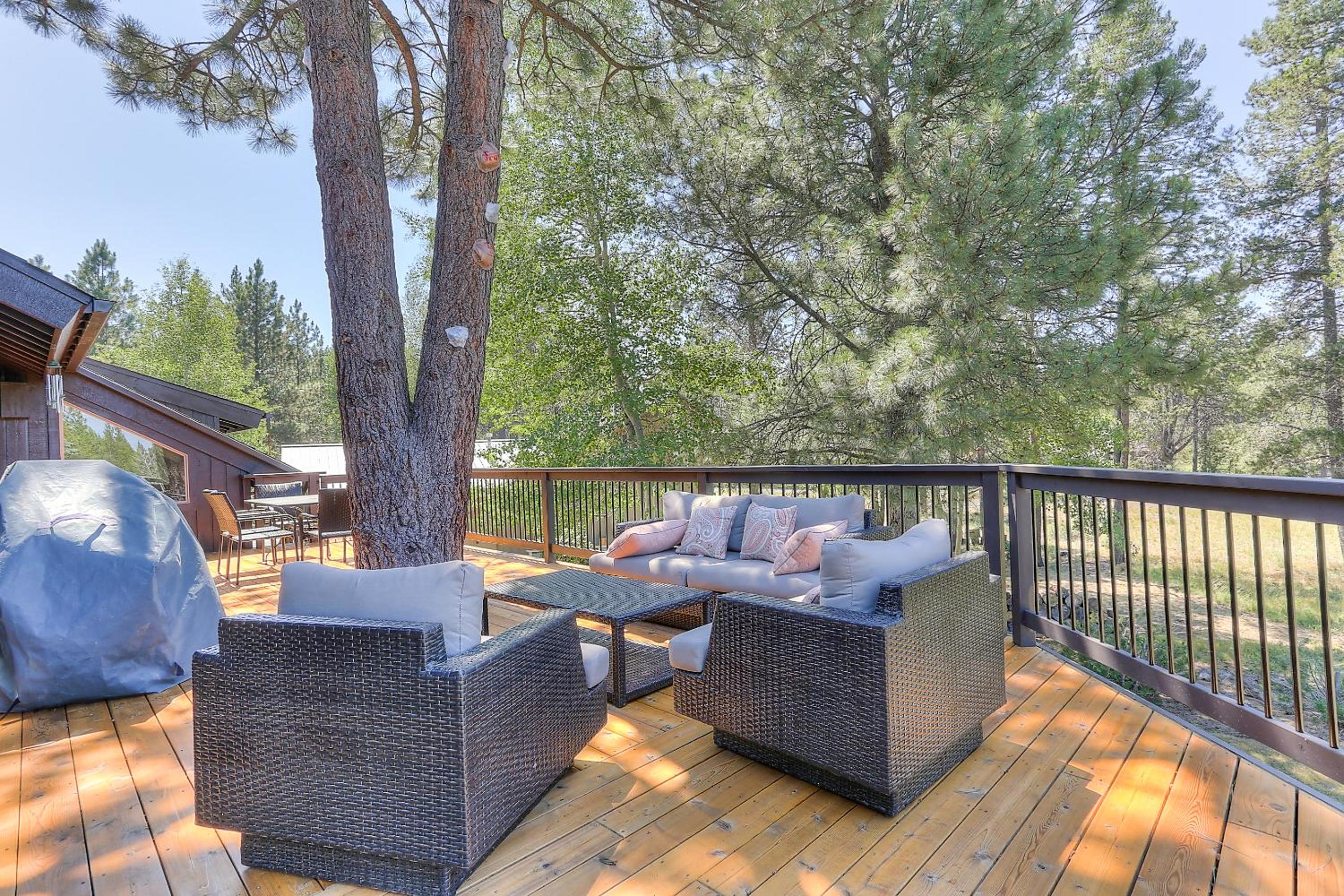 3 Spyglass Home on Meadows Golf Course feature Brand New Hot Tub and Bikes