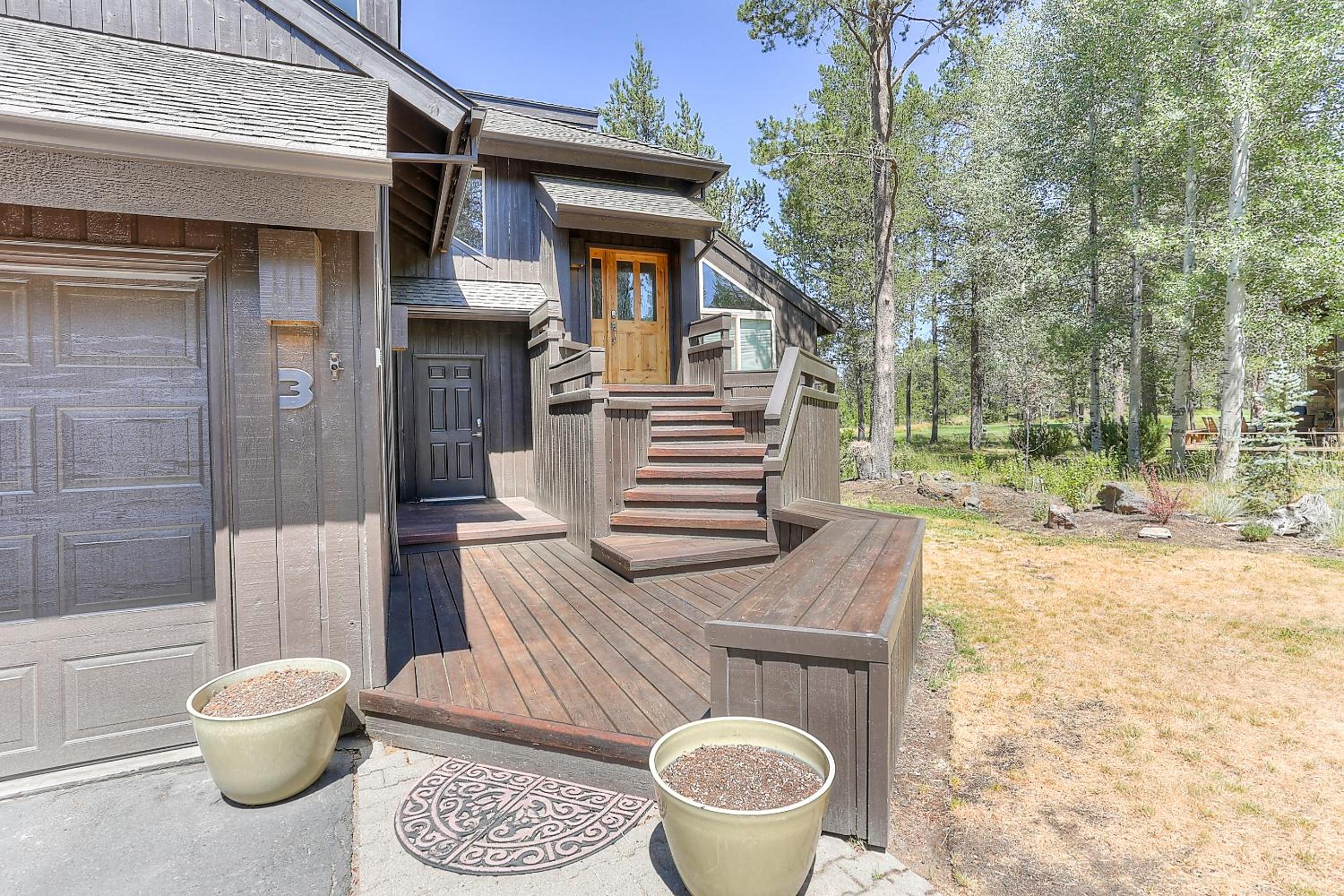 3 Spyglass Home on Meadows Golf Course feature Brand New Hot Tub and Bikes